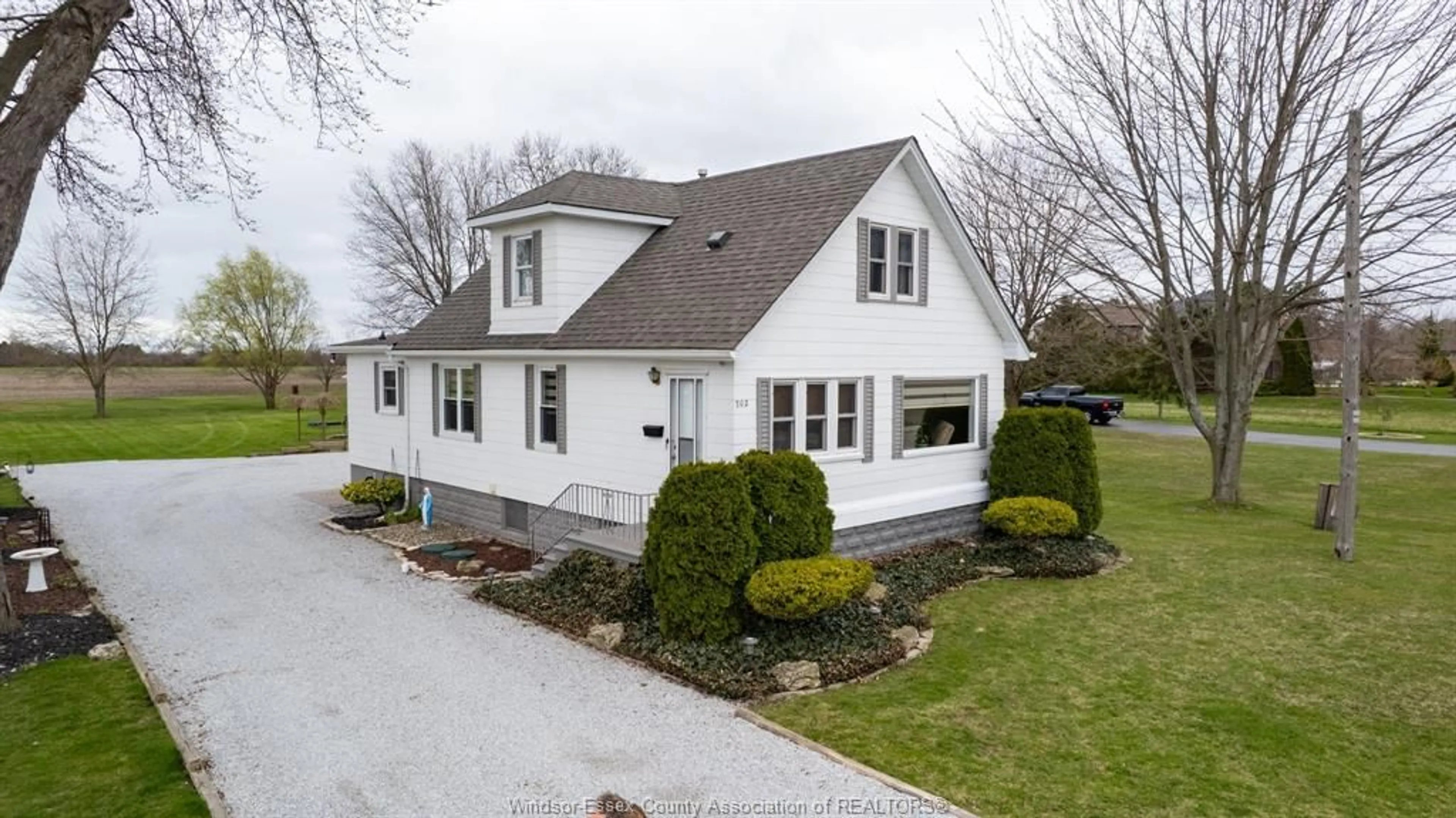 A pic from outside/outdoor area/front of a property/back of a property/a pic from drone, street for 702 MARTIN Lane, LaSalle Ontario N9J 2W8