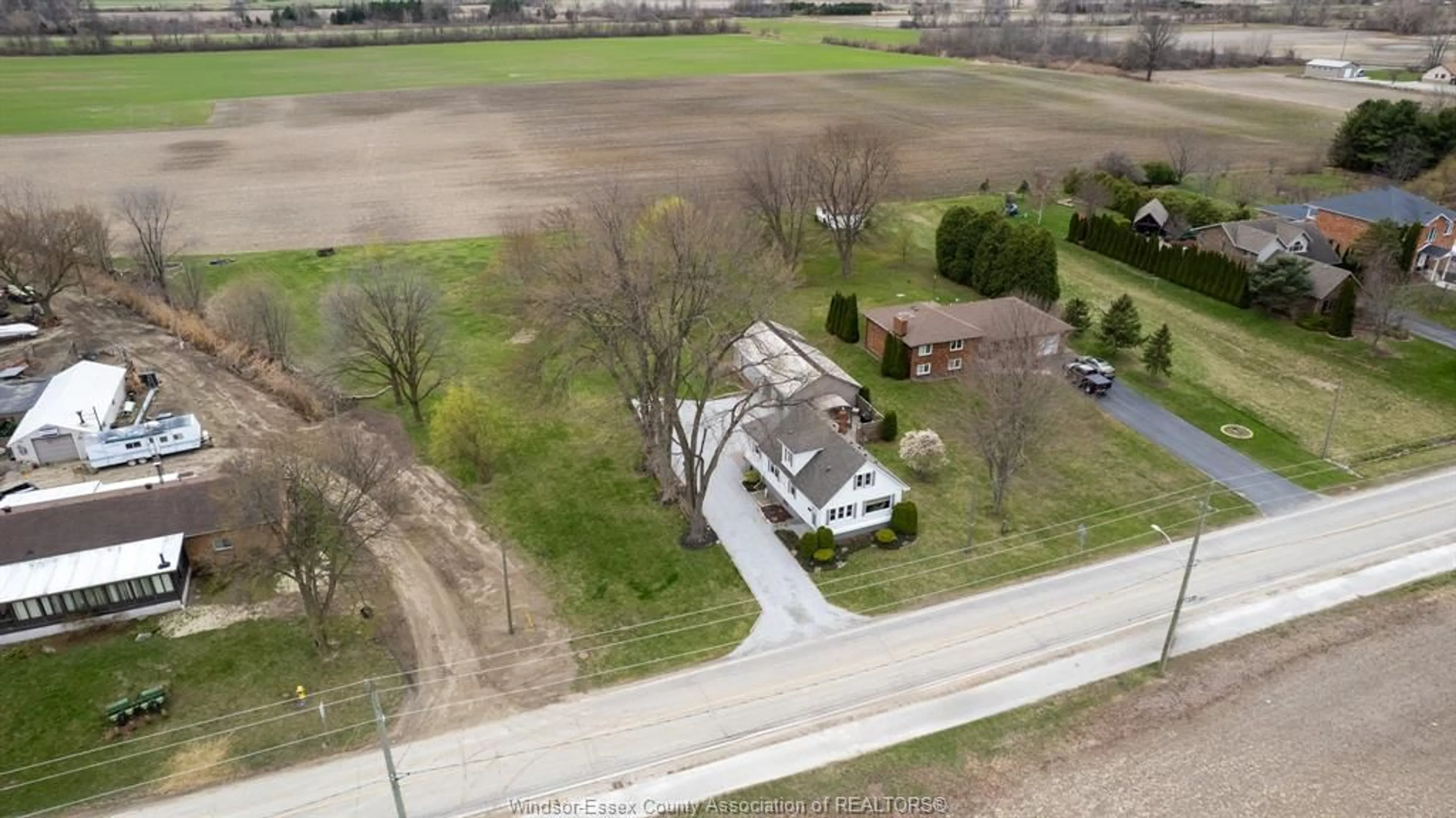 A pic from outside/outdoor area/front of a property/back of a property/a pic from drone, street for 702 MARTIN Lane, LaSalle Ontario N9J 2W8