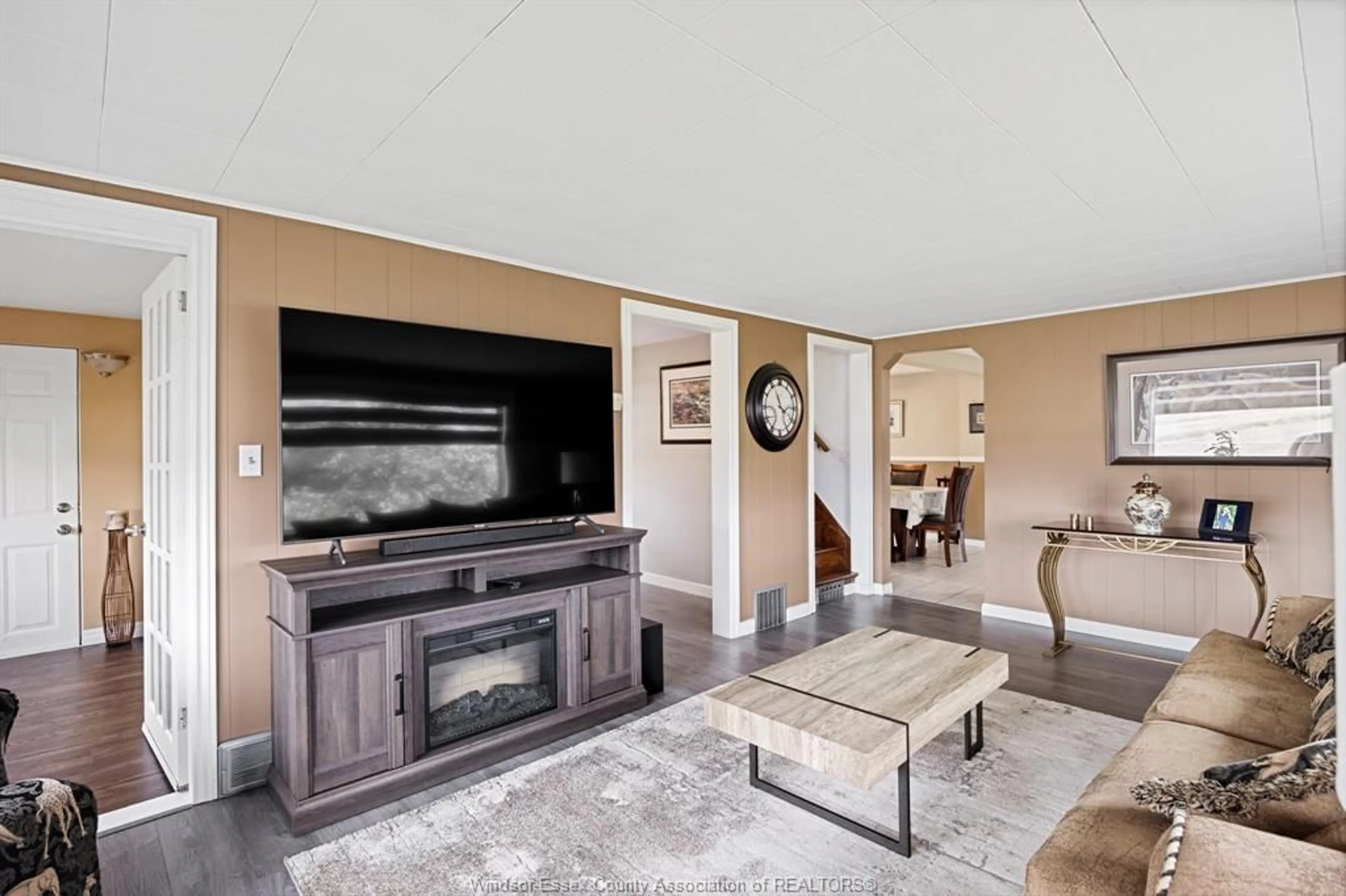 Living room with furniture, unknown for 702 MARTIN Lane, LaSalle Ontario N9J 2W8