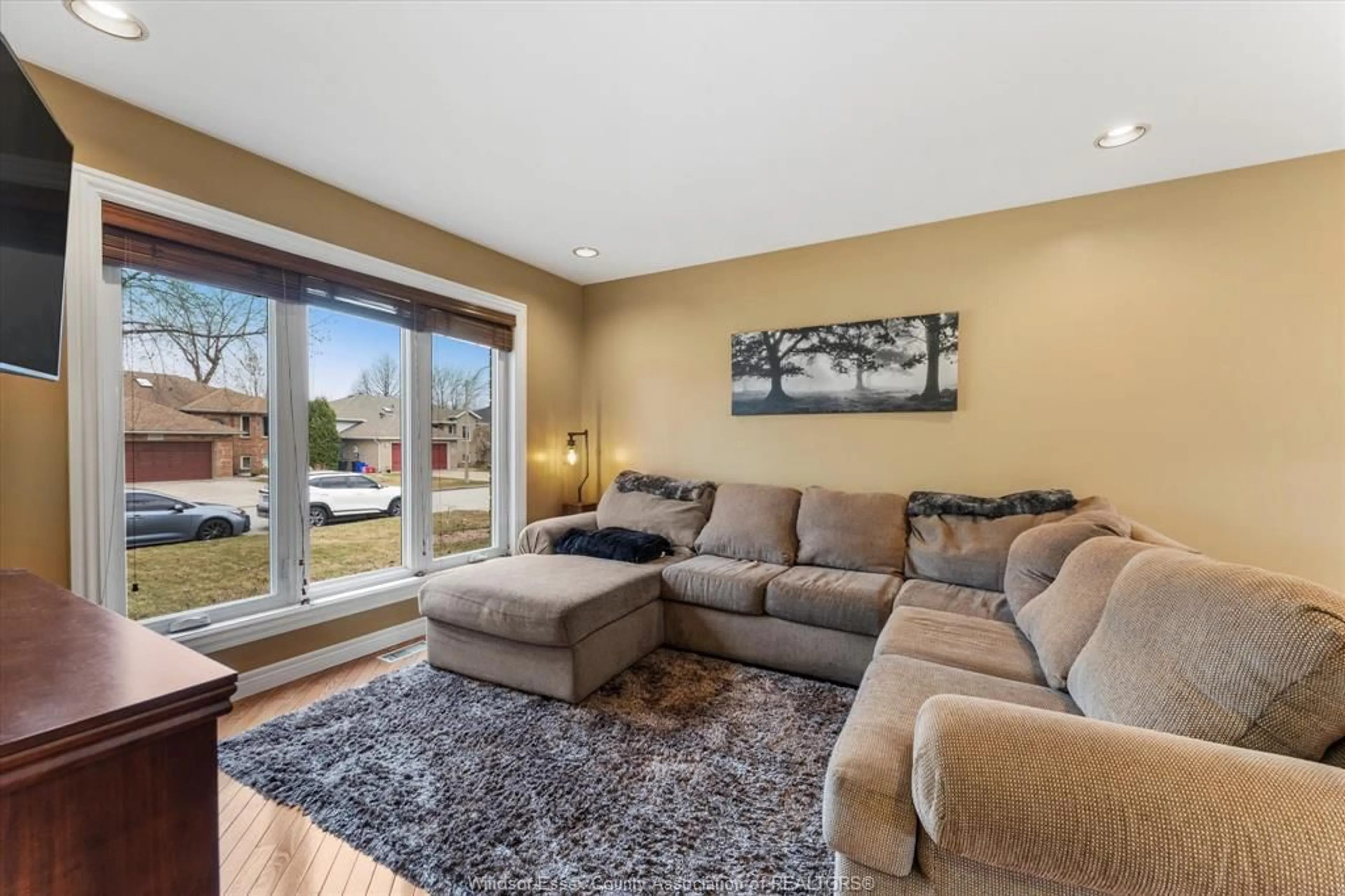 Living room with furniture, unknown for 2250 California Ave, Windsor Ontario N9B 3V5