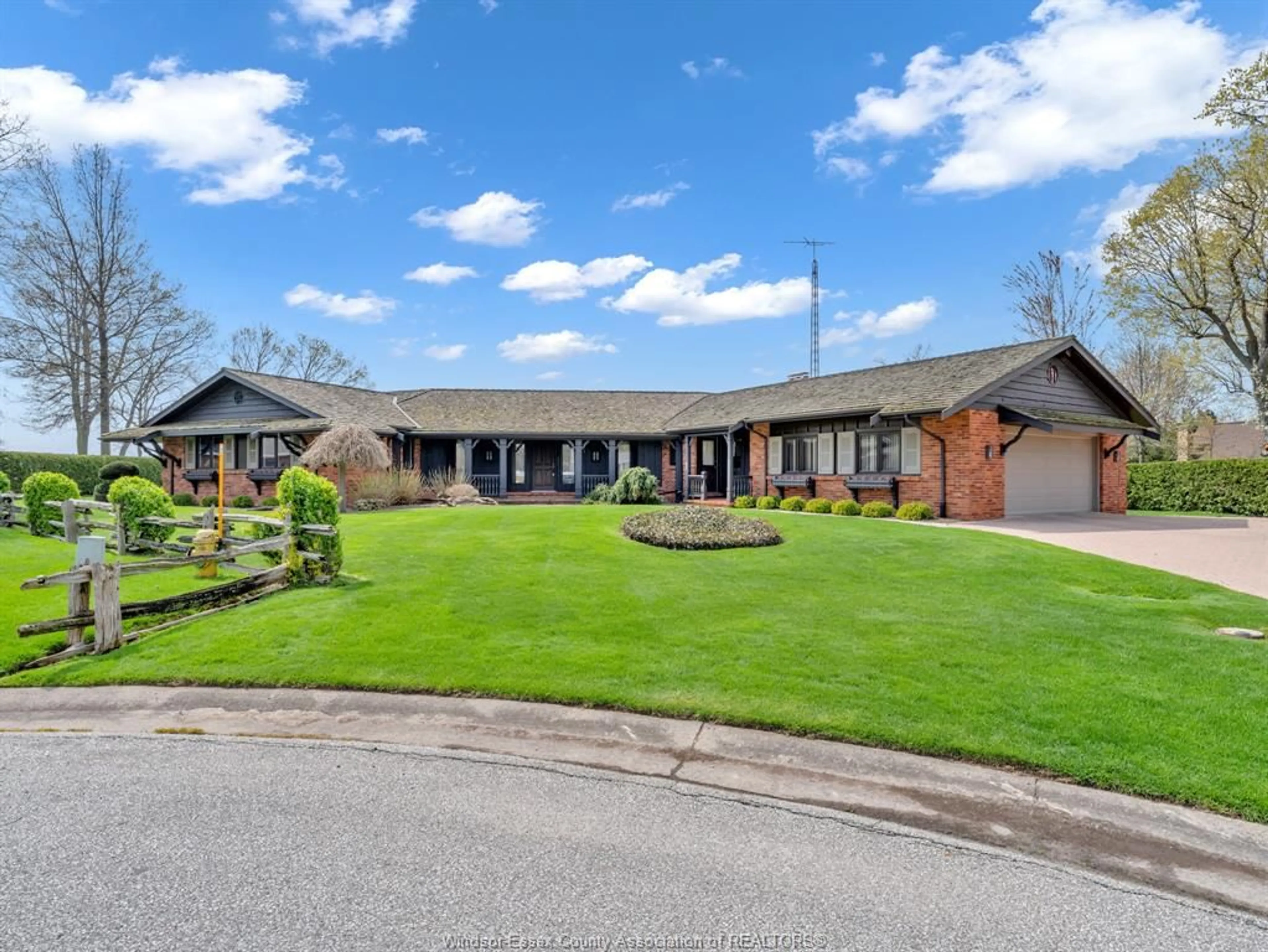 A pic from outside/outdoor area/front of a property/back of a property/a pic from drone, street for 15 FISCHER Cres, Leamington Ontario N8H 4S6