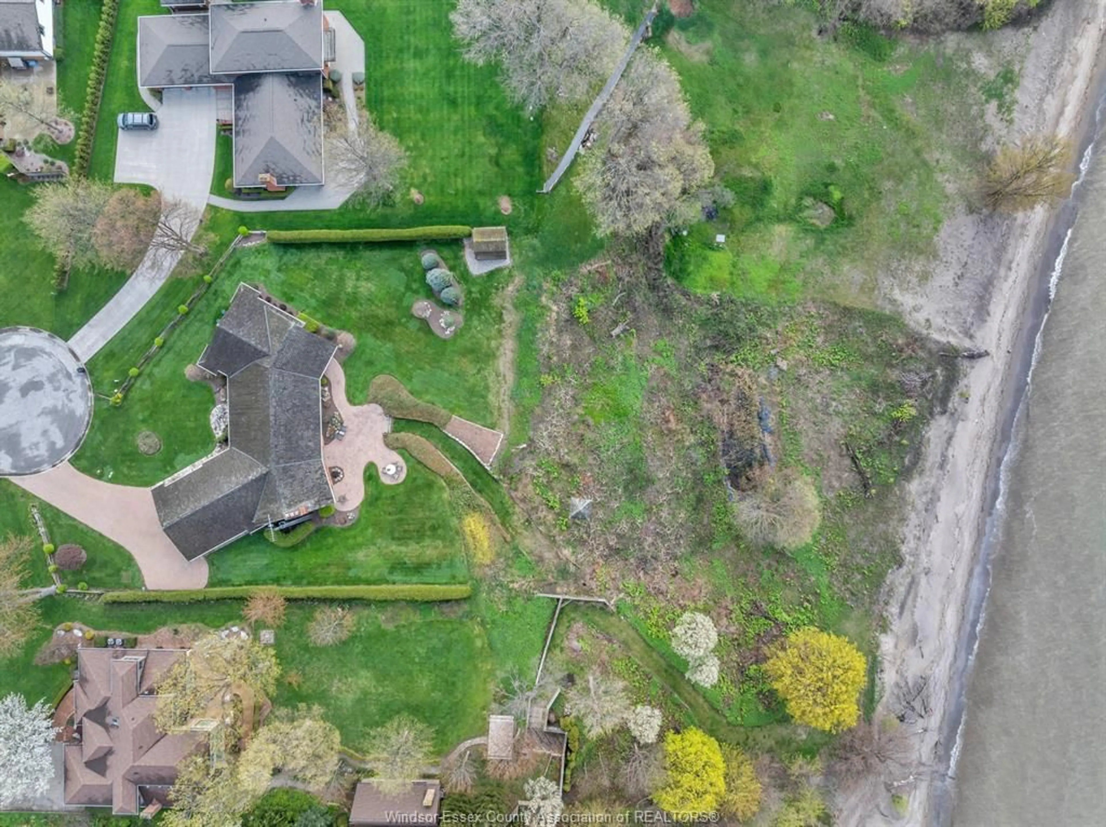 A pic from outside/outdoor area/front of a property/back of a property/a pic from drone, street for 15 FISCHER Cres, Leamington Ontario N8H 4S6