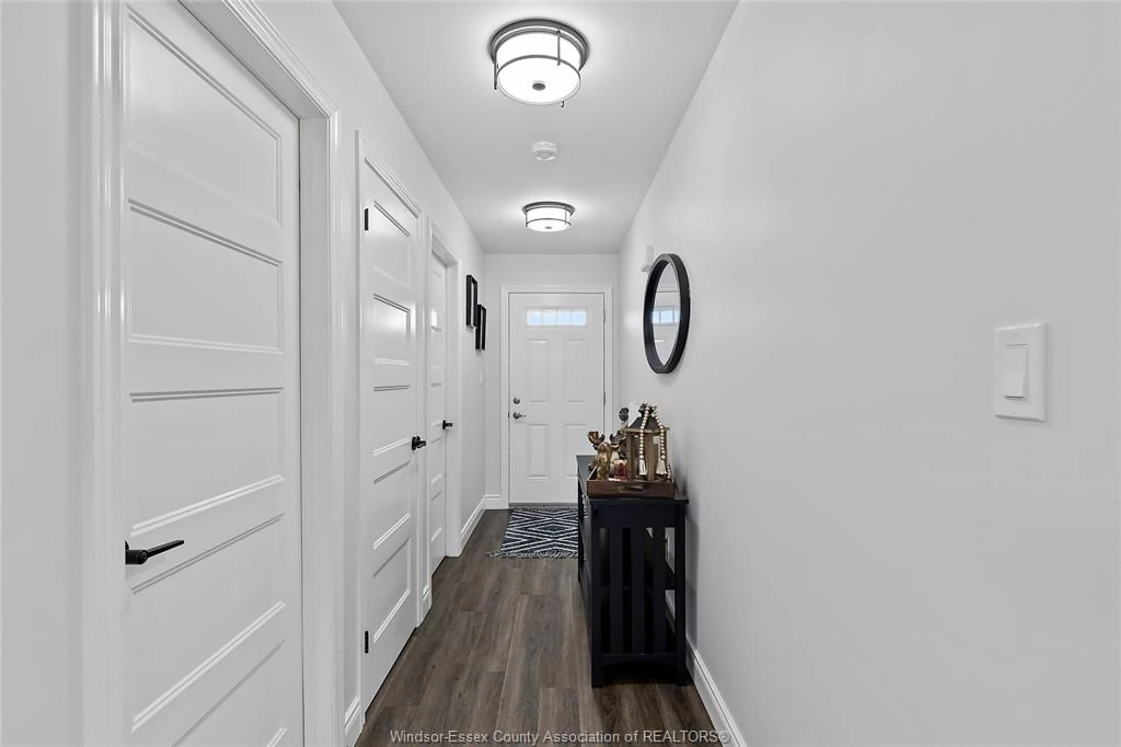 Indoor entryway for 1120 COPELAND Ave, Windsor Ontario N8P 0C6