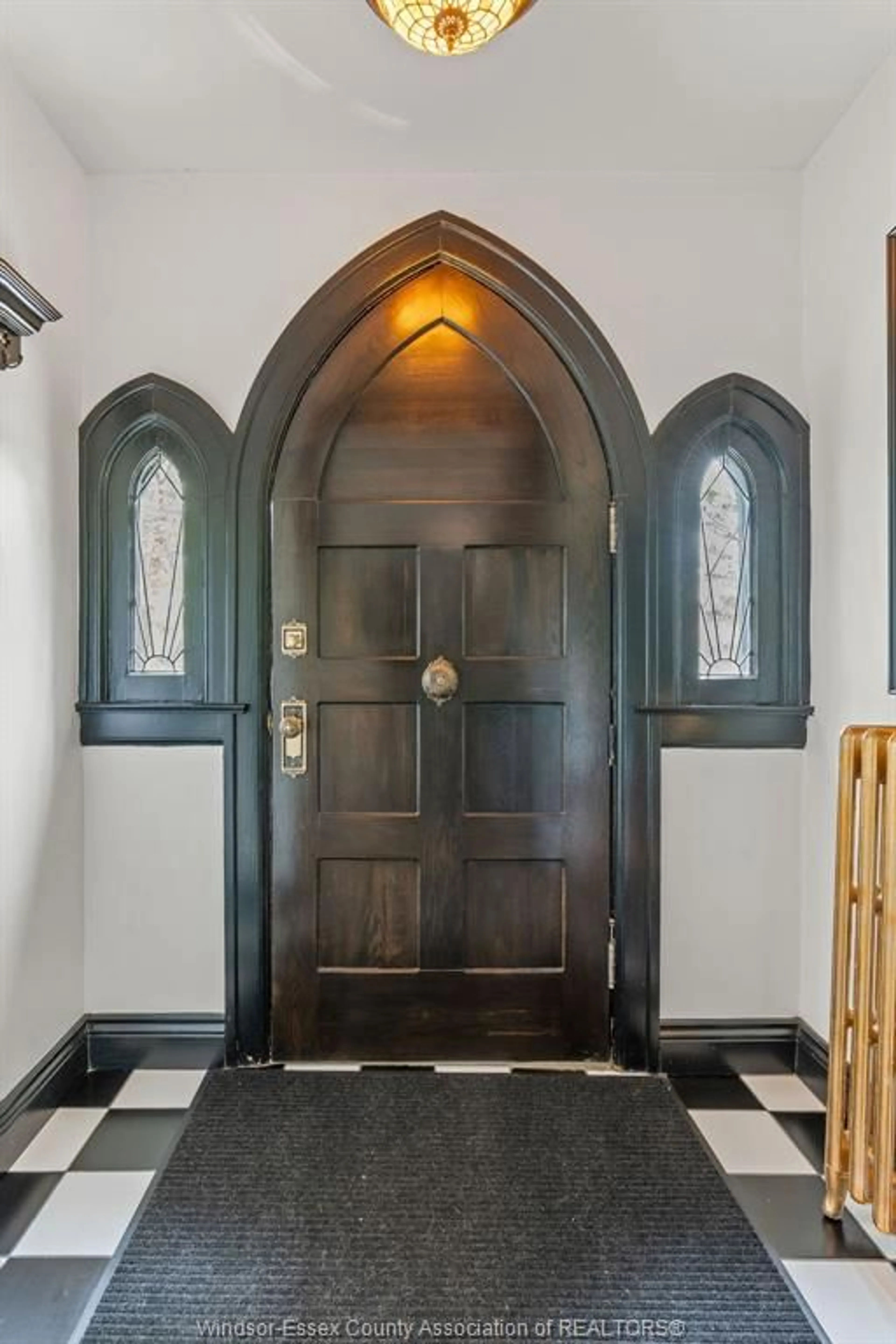 Indoor entryway for 3085 ACADEMY Dr, Windsor Ontario N9E 2H5