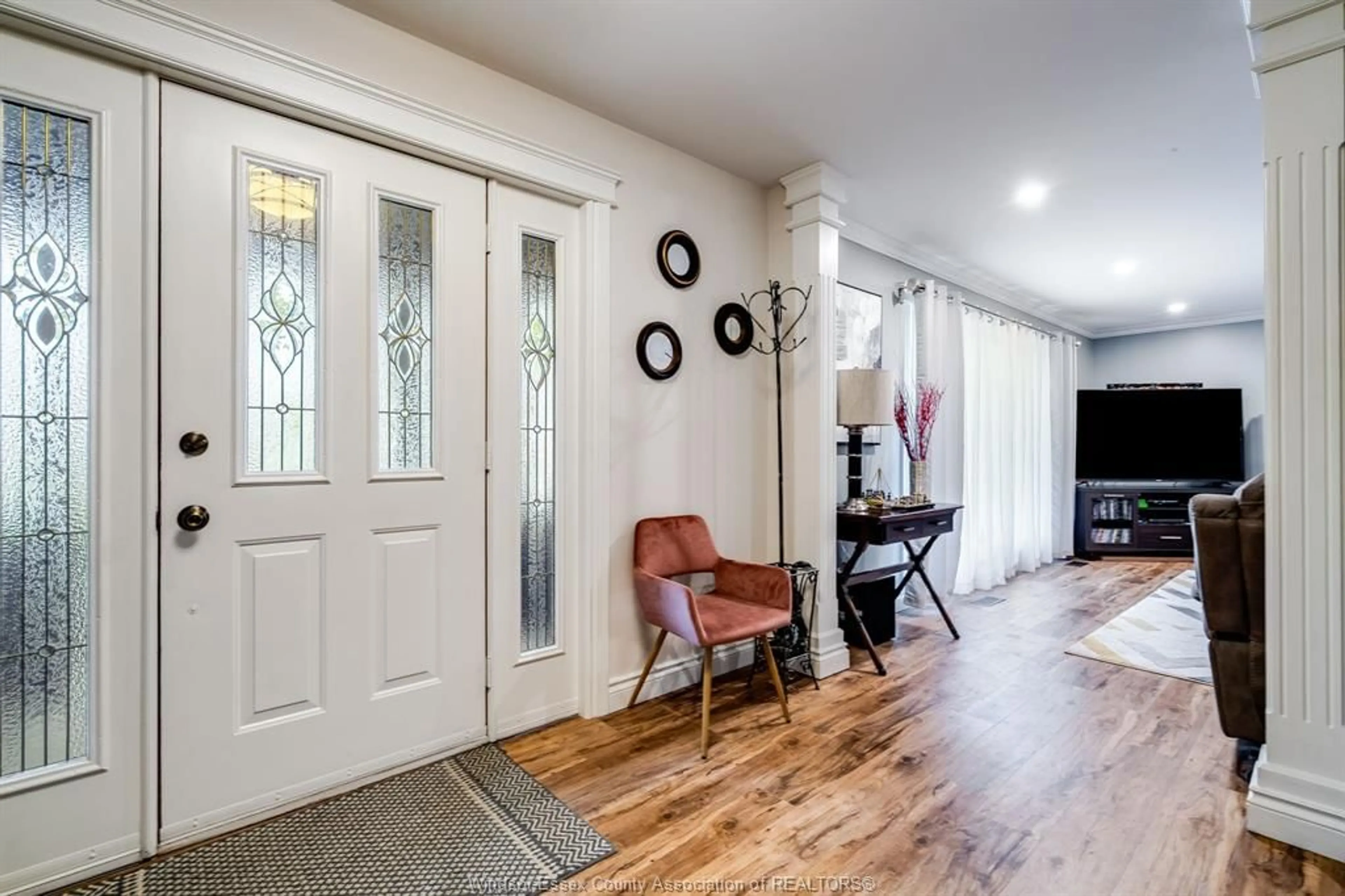 Indoor entryway for 141 SUMAC Dr, Kingsville Ontario N9Y 3R1
