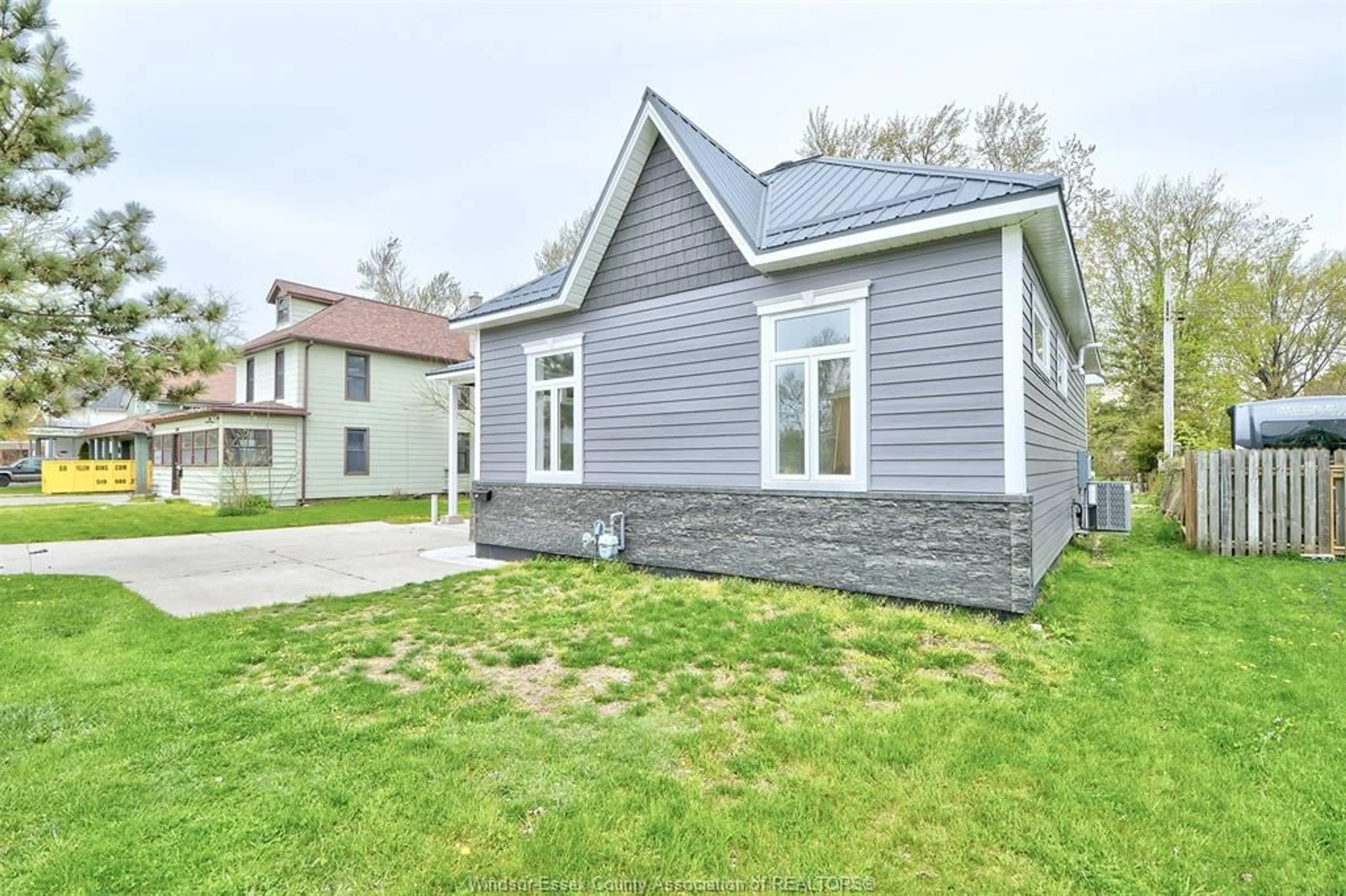 Home with brick exterior material, street for 116 MAIN St, Kingsville Ontario N9Y 1A4