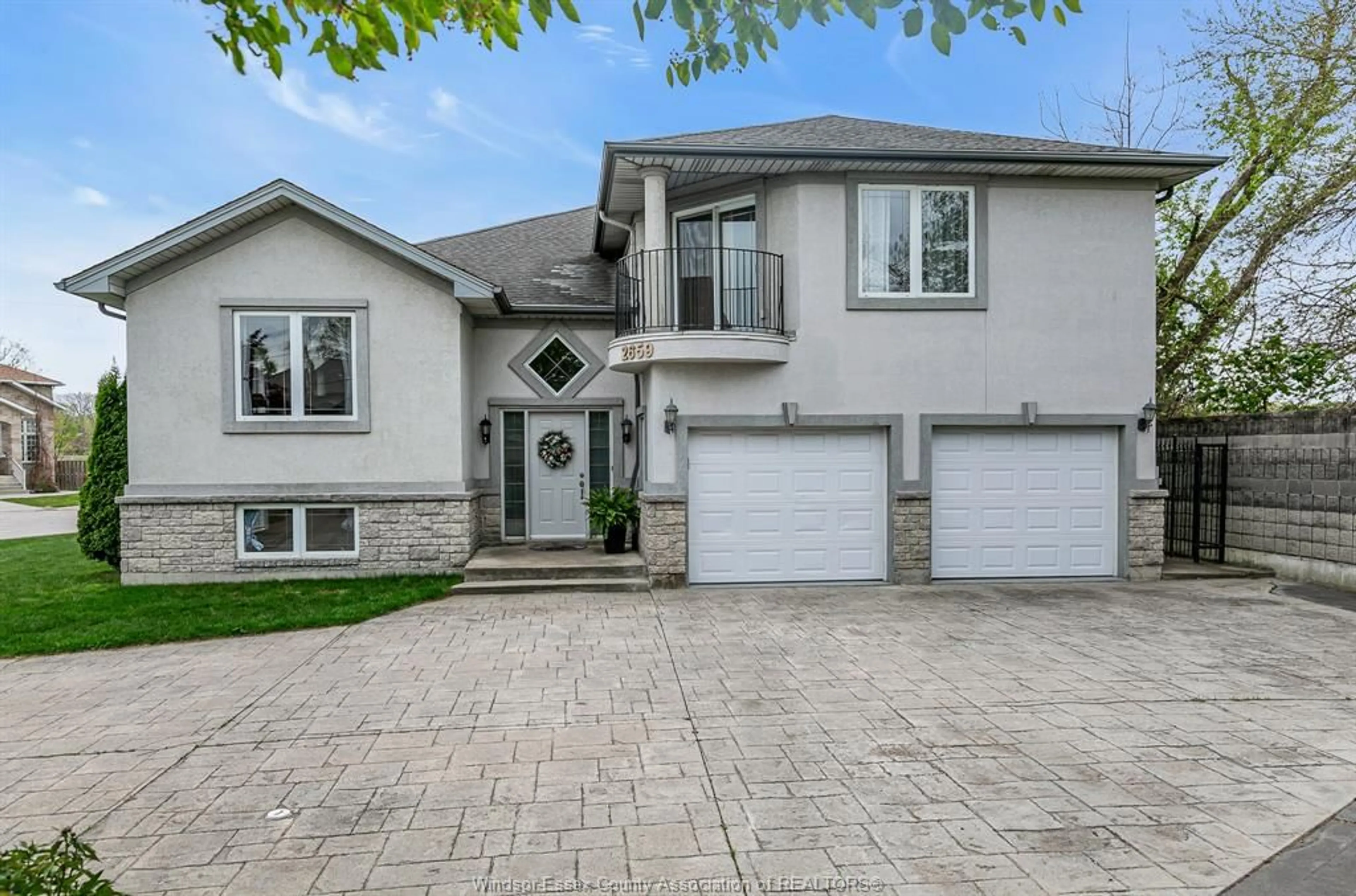 Home with vinyl exterior material, street for 2659 SORRENTO Crt, Windsor Ontario N9E 4V6