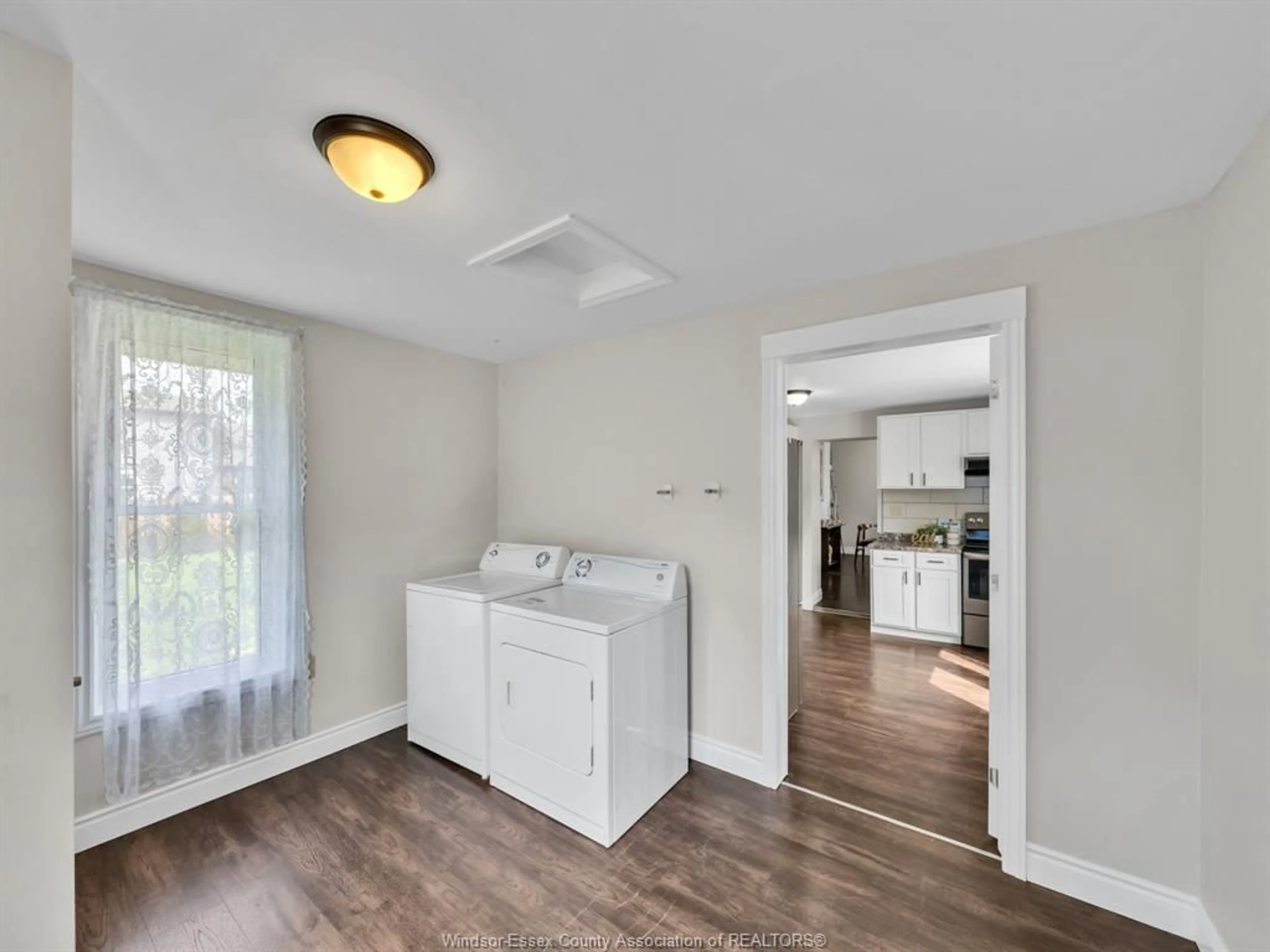 Laundry room for 640 Talbot Rd East, Leamington Ontario N8H 3V6