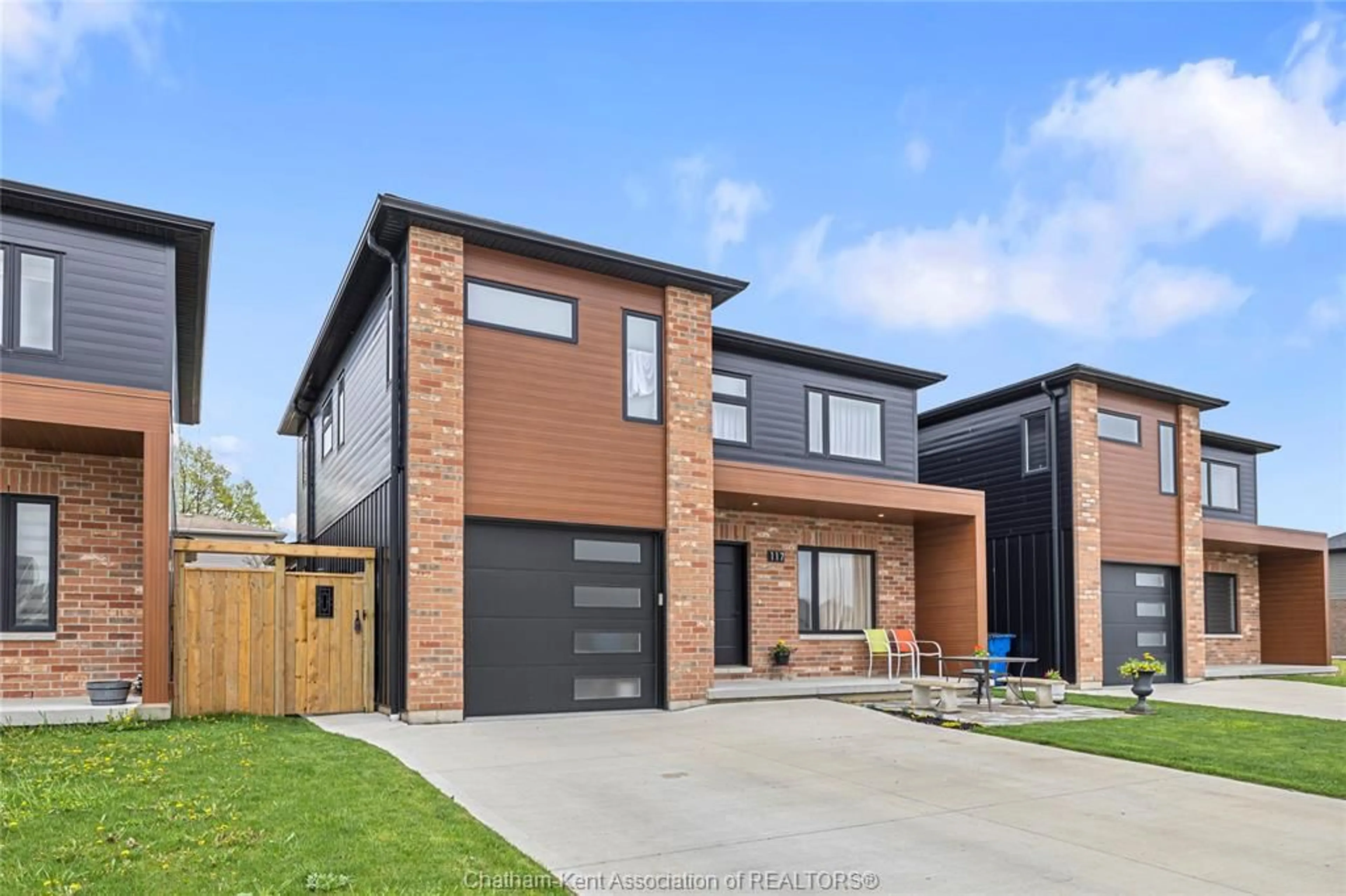 Home with brick exterior material, street for 117 CHURCHILL PARK Rd, Chatham Ontario N7M 0V1
