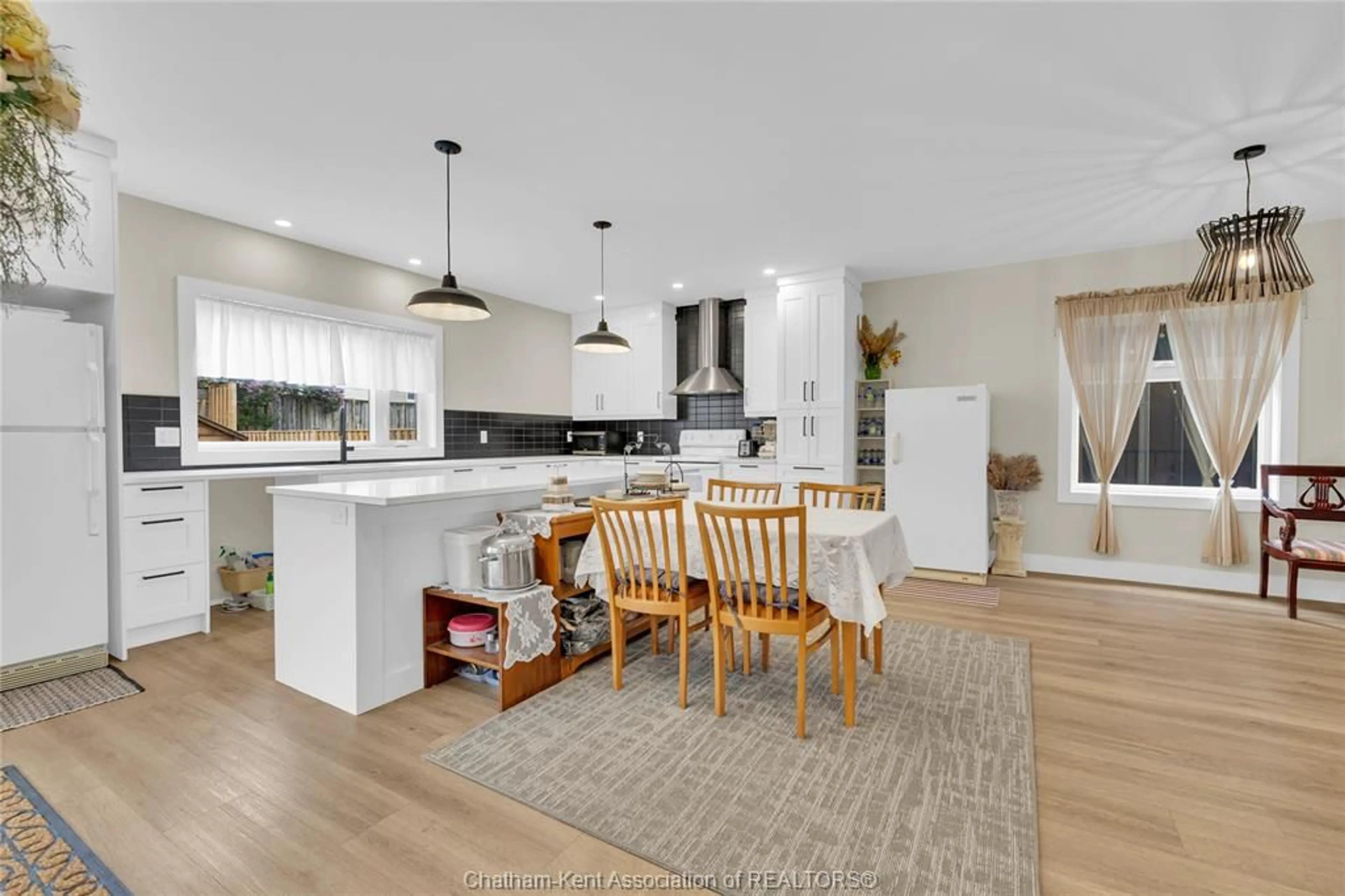 Open concept kitchen, unknown for 117 CHURCHILL PARK Rd, Chatham Ontario N7M 0V1