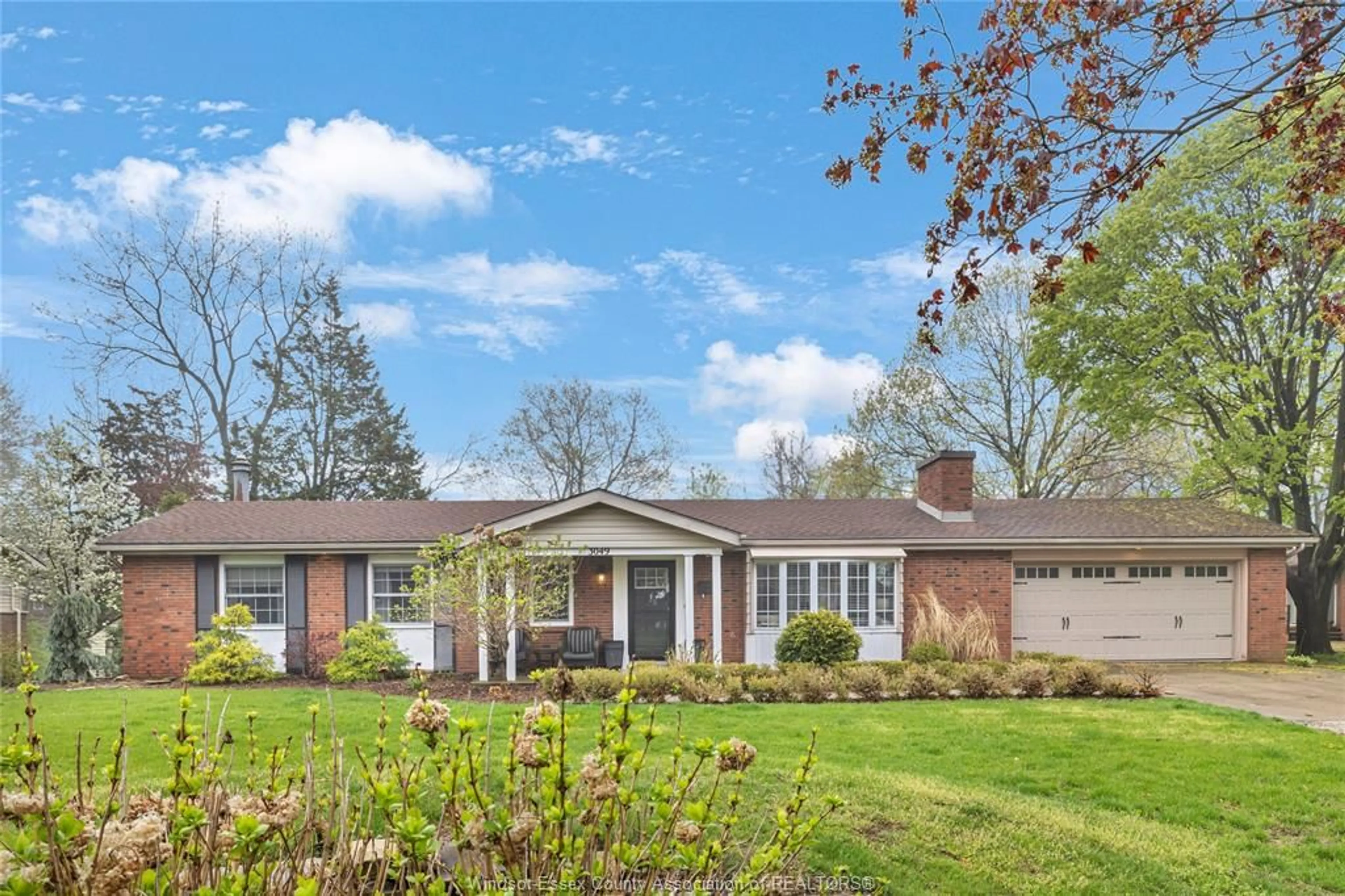 Home with brick exterior material, unknown for 3049 ROWLEY PARK Dr, Kingsville Ontario N9Y 2Y2