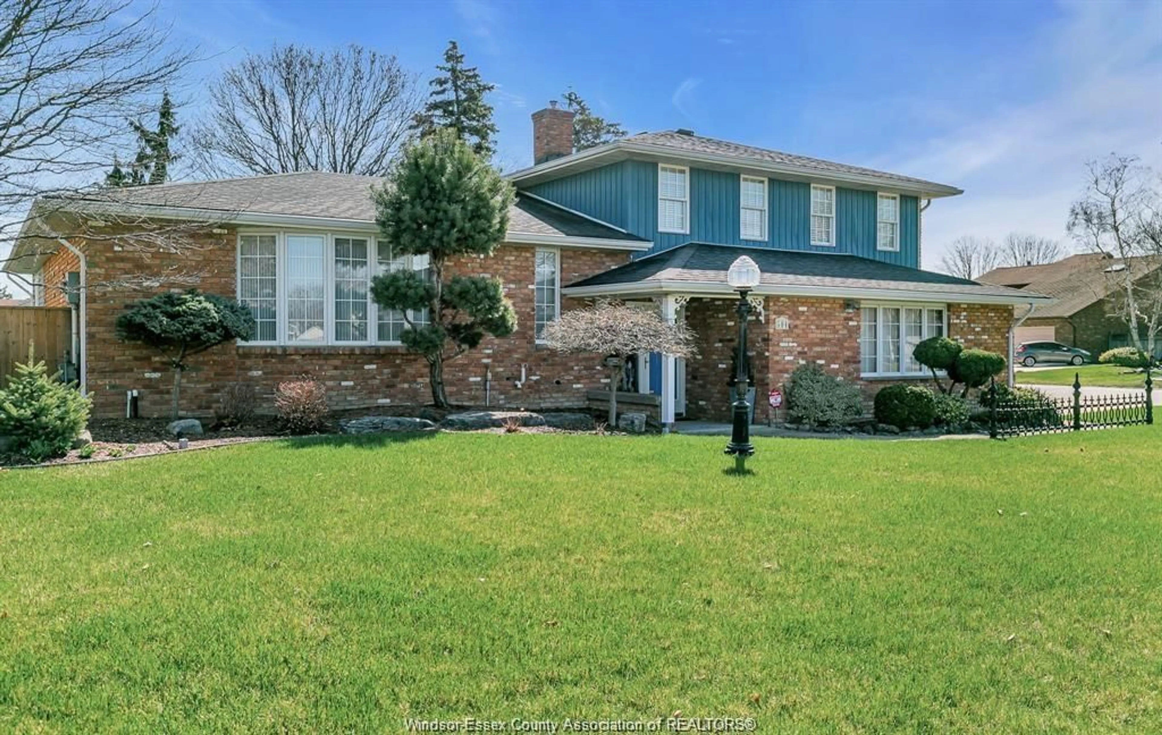 Home with brick exterior material, street for 504 HARBOURNE Cres, Tecumseh Ontario N8N 3J2