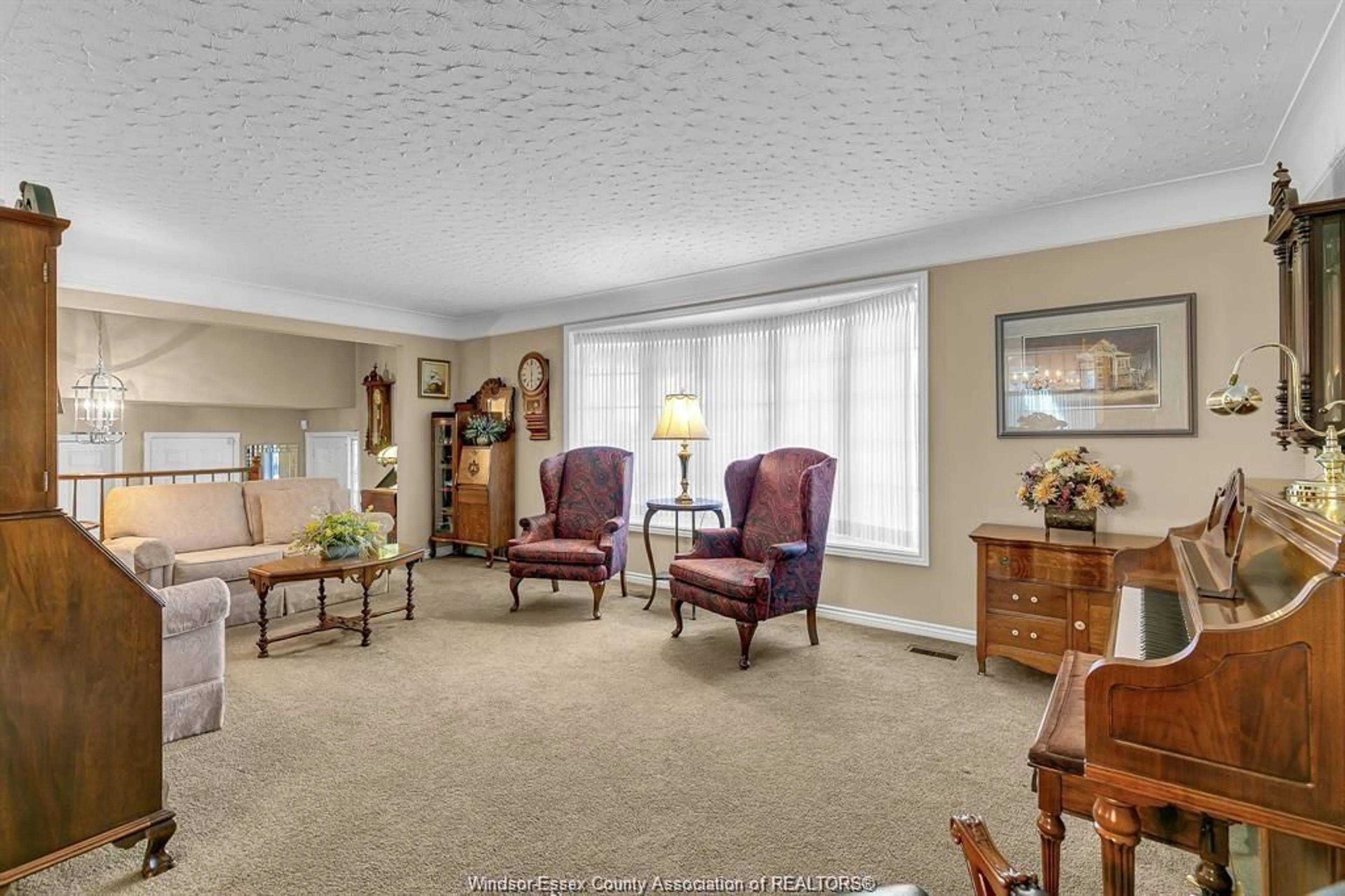 Living room with furniture, carpet floor for 504 HARBOURNE Cres, Tecumseh Ontario N8N 3J2