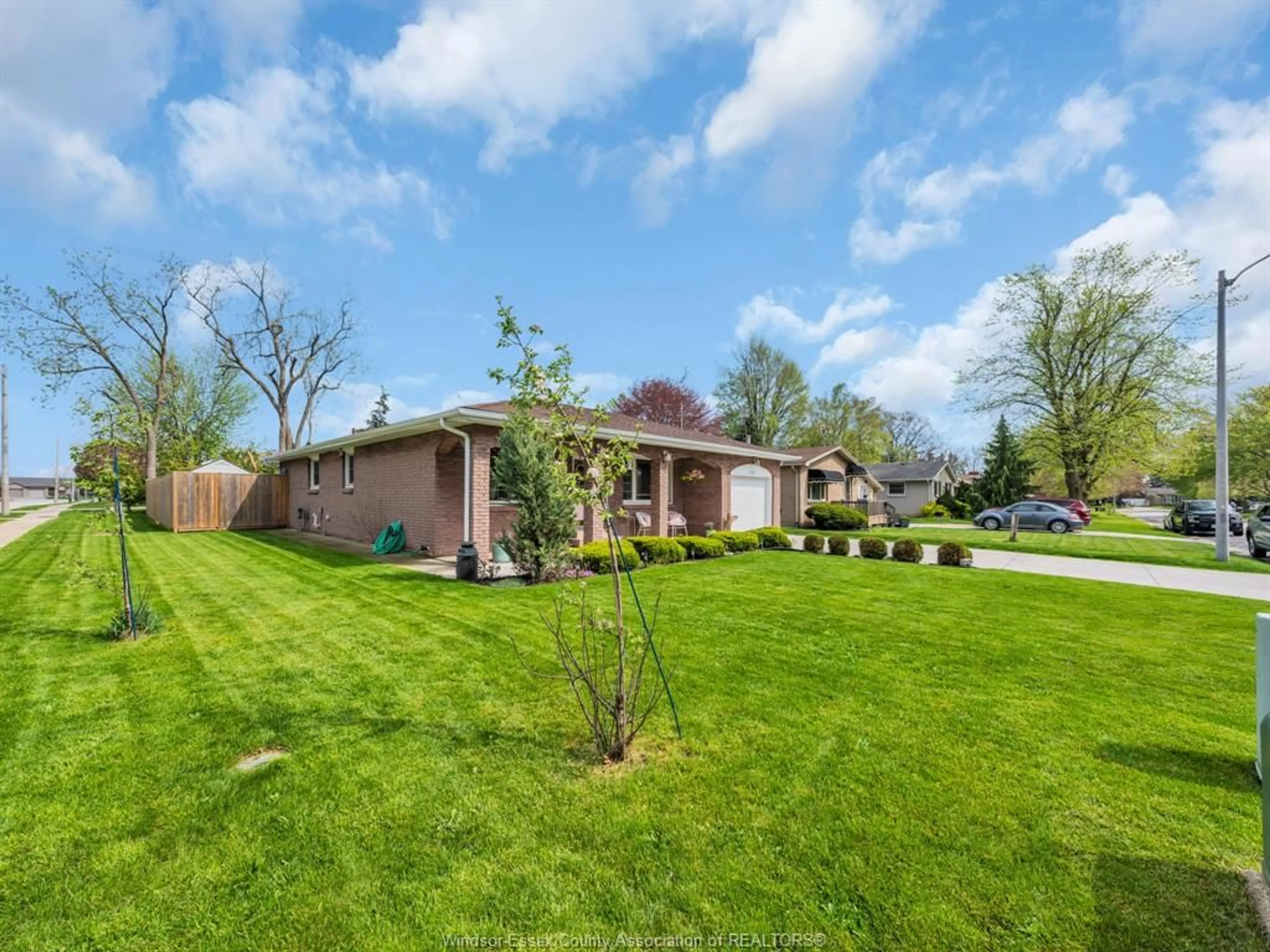 A pic from outside/outdoor area/front of a property/back of a property/a pic from drone, street for 126 MCCALLUM Dr, Kingsville Ontario N9Y 1G7