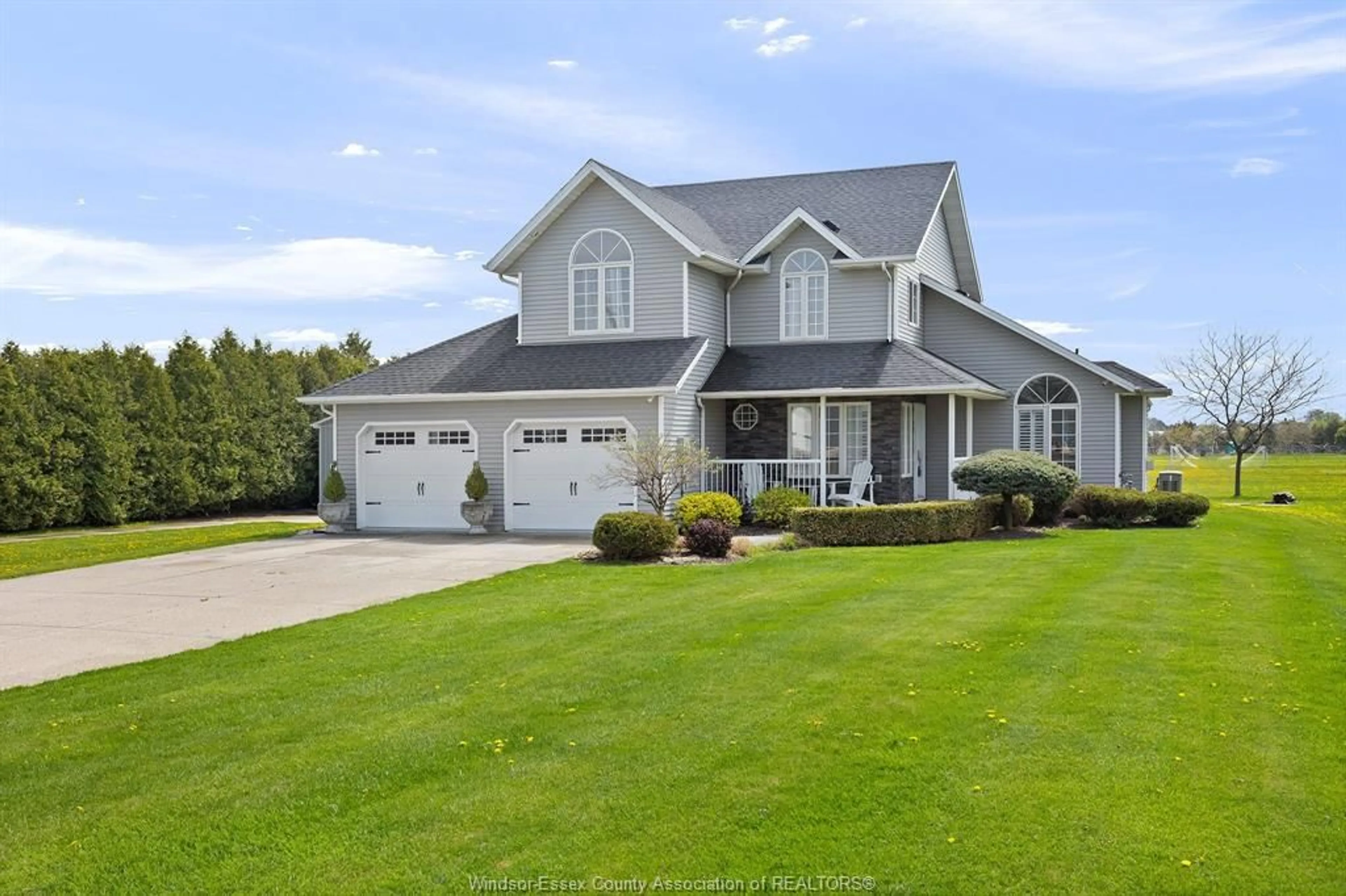 Home with vinyl exterior material, unknown for 499 ROAD 2, Kingsville Ontario N9Y 2E4
