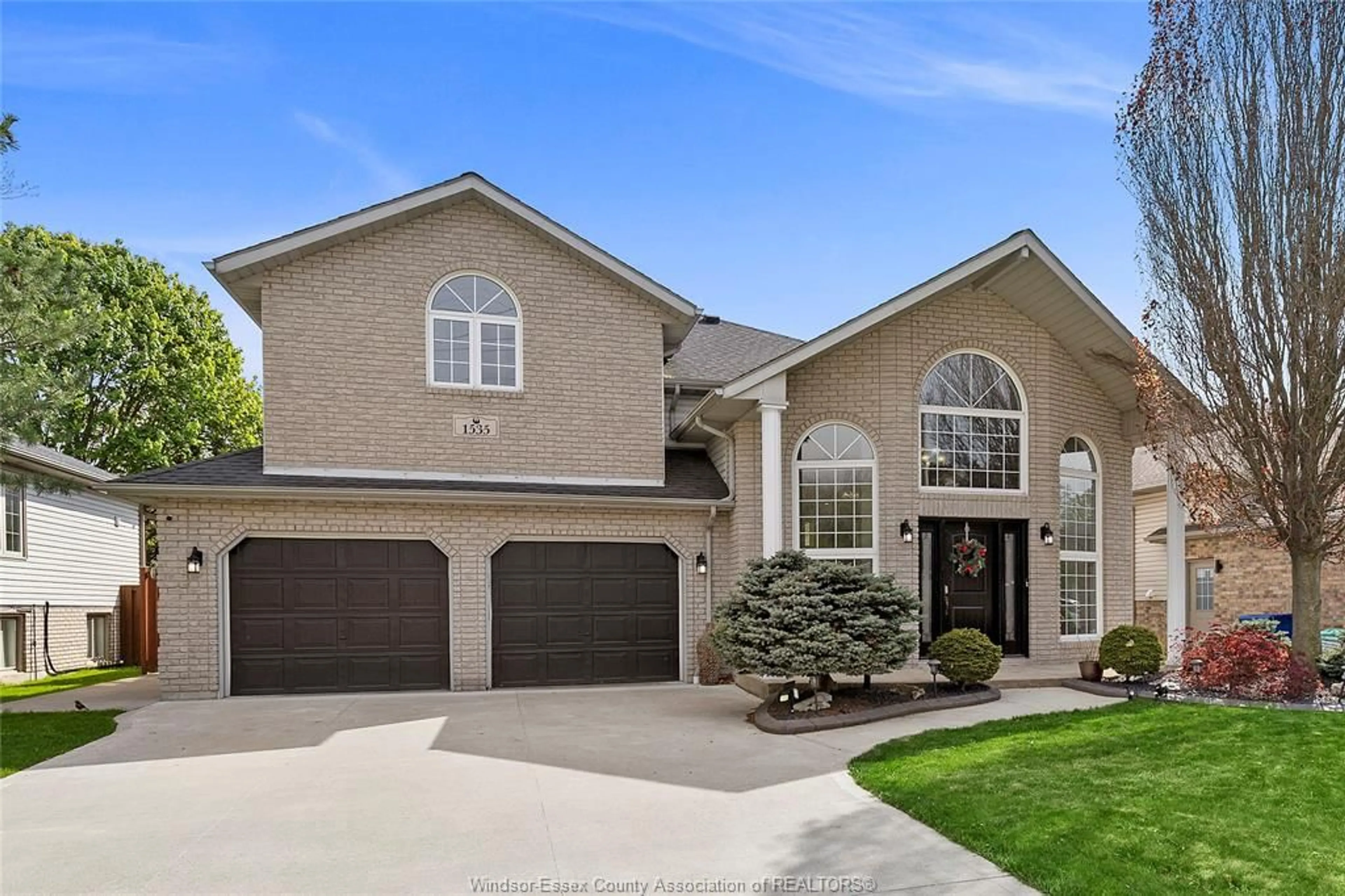 Home with vinyl exterior material, street for 1535 MAPLE Ave, LaSalle Ontario N9J 3L3
