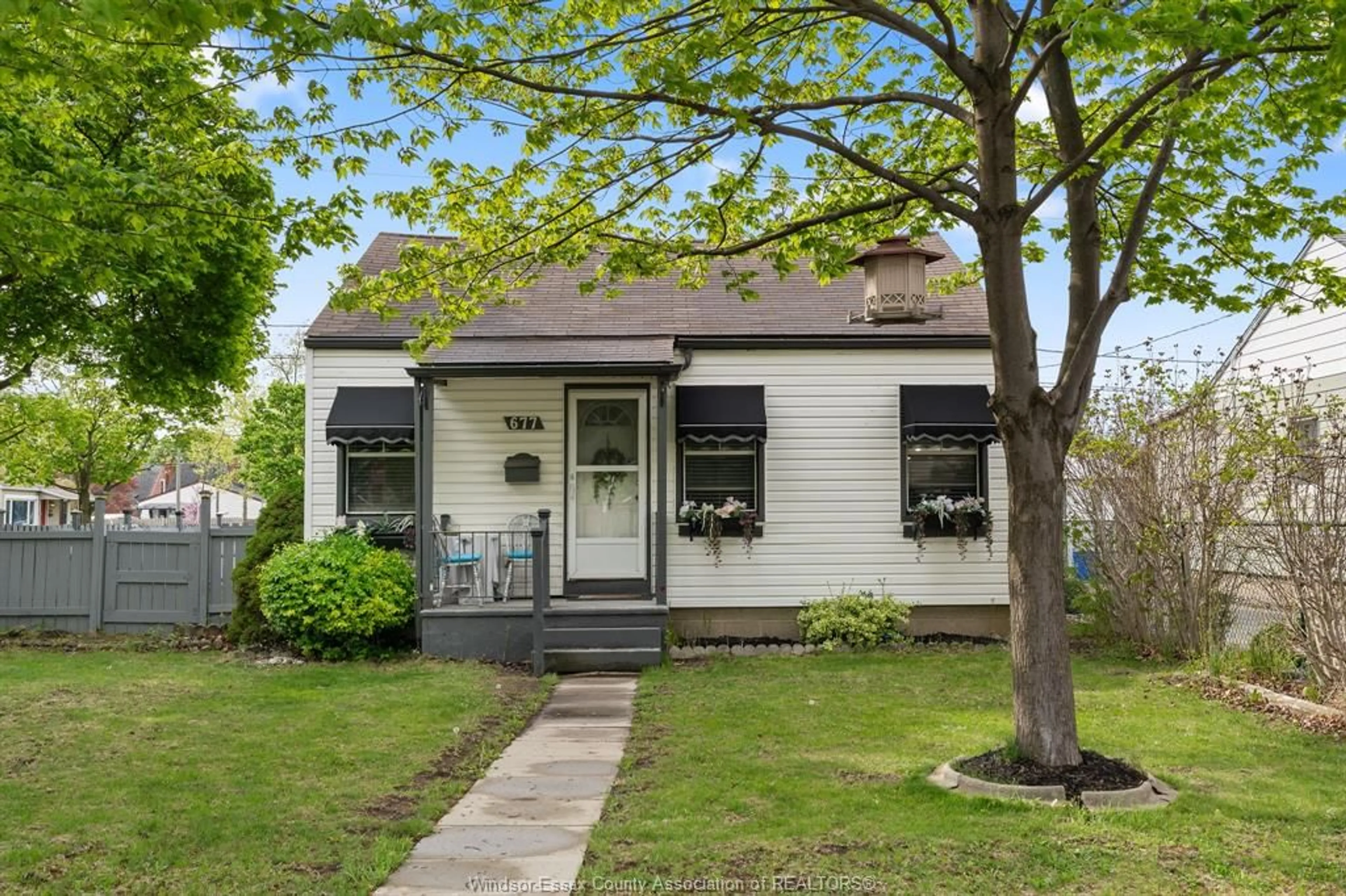 Home with vinyl exterior material, street for 677 VIMY Ave, Windsor Ontario N8W 1M6
