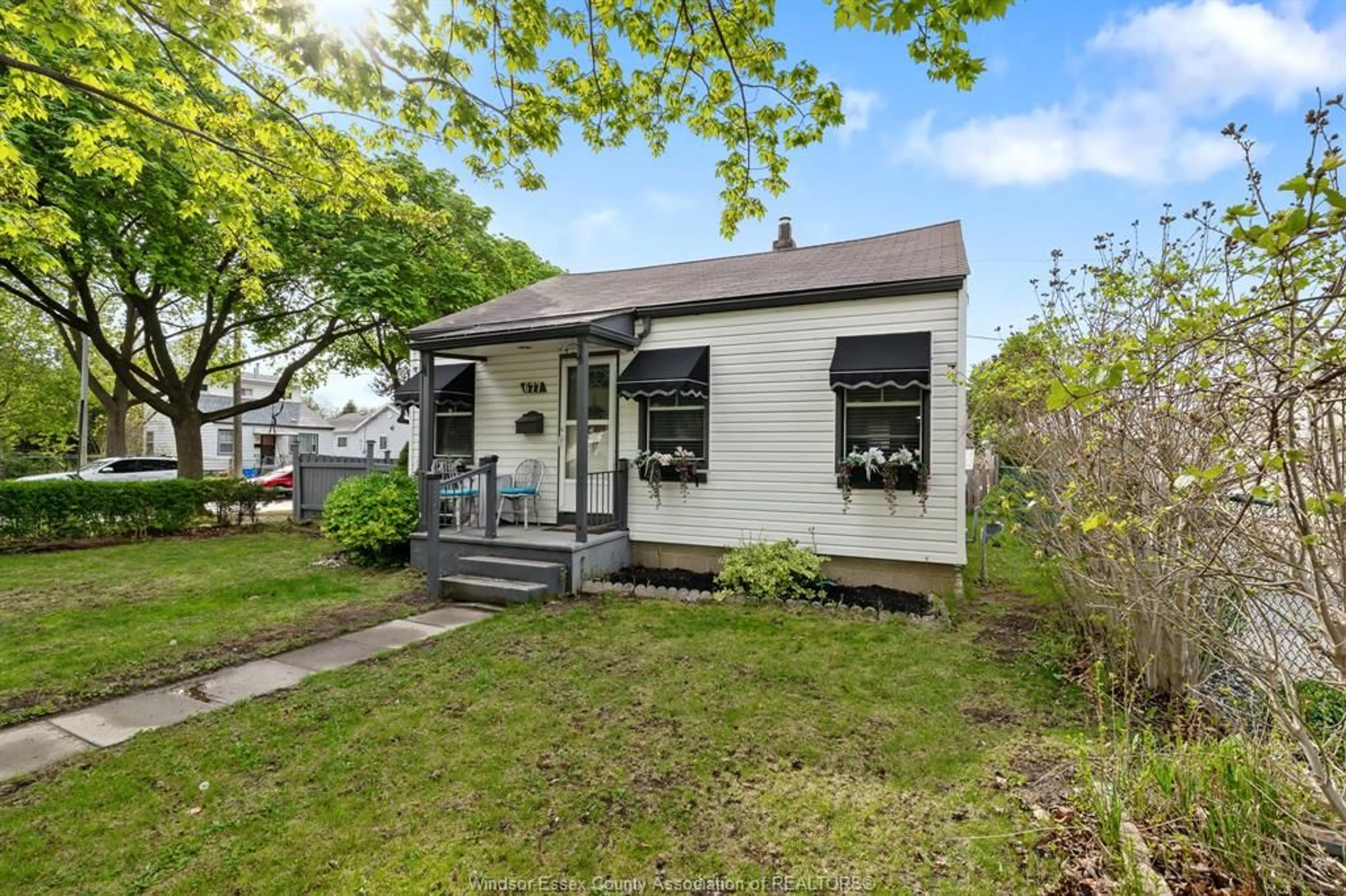 Home with vinyl exterior material, street for 677 VIMY Ave, Windsor Ontario N8W 1M6