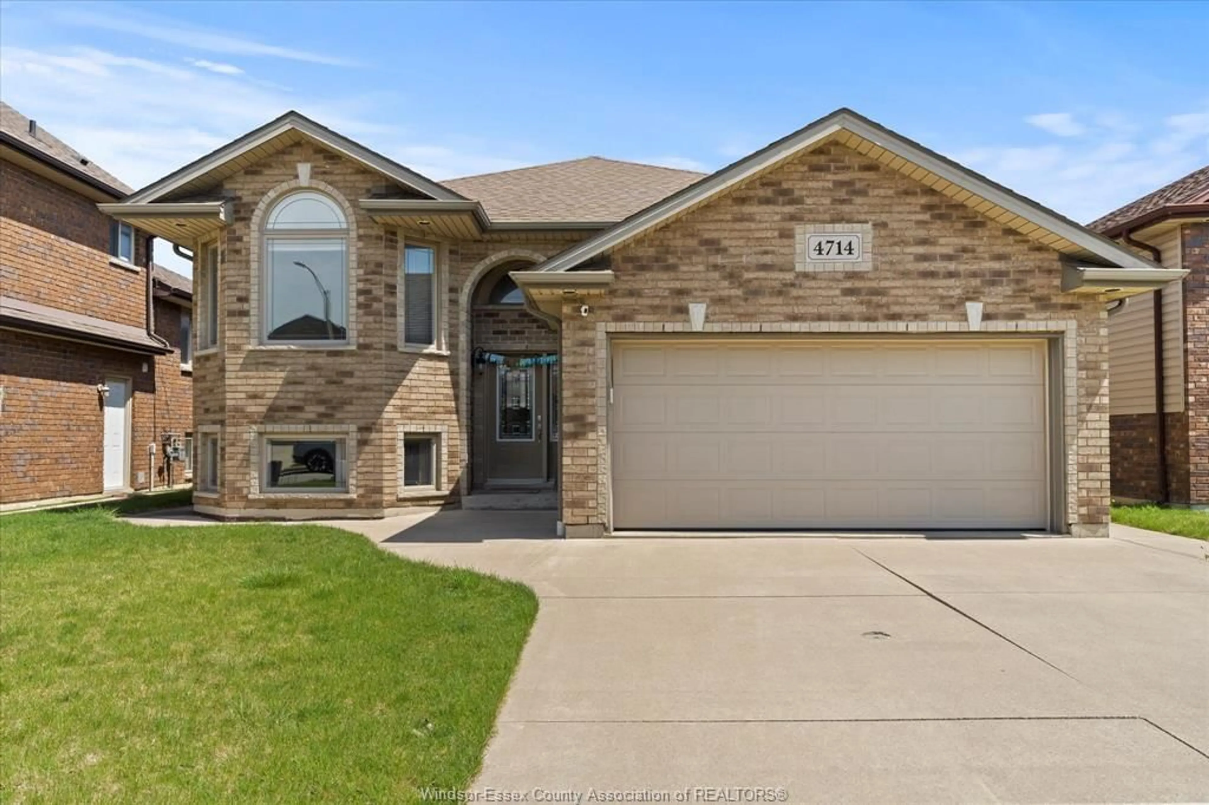 Home with brick exterior material, street for 4714 PERIWINKLE Cres, Windsor Ontario N9G 3G5