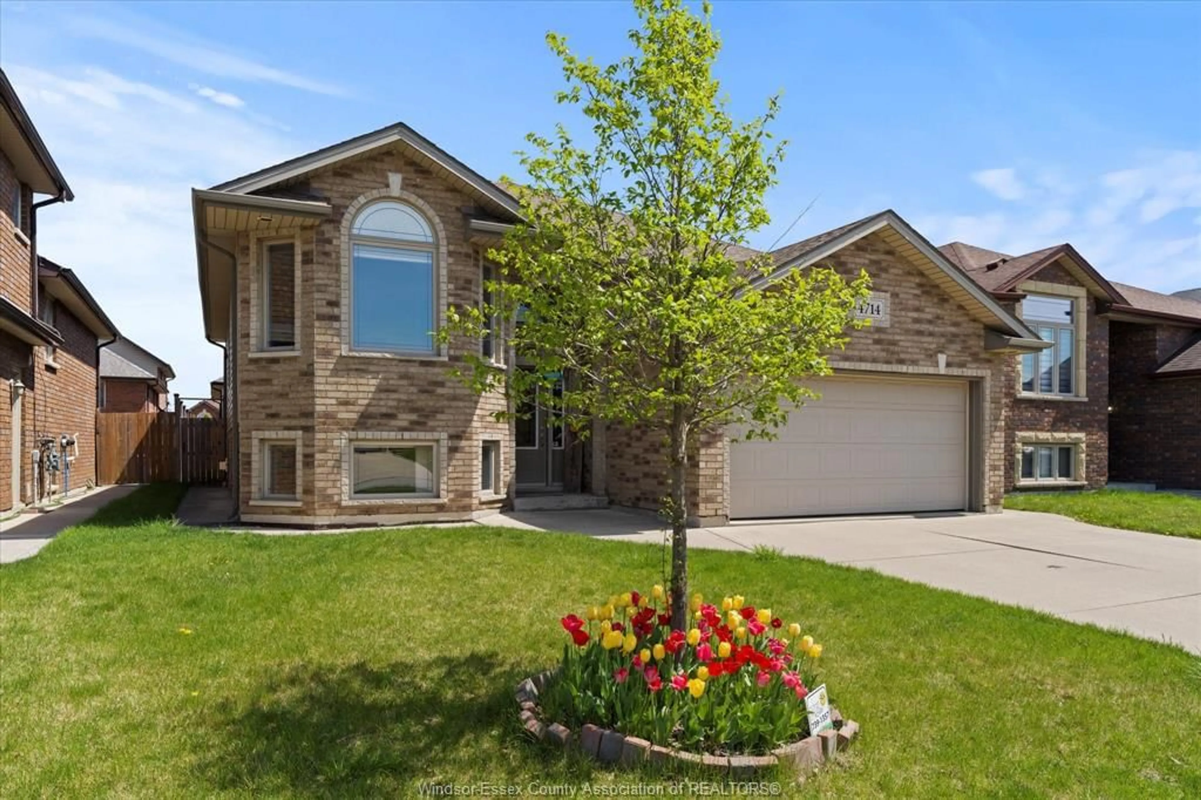 Home with brick exterior material, street for 4714 PERIWINKLE Cres, Windsor Ontario N9G 3G5