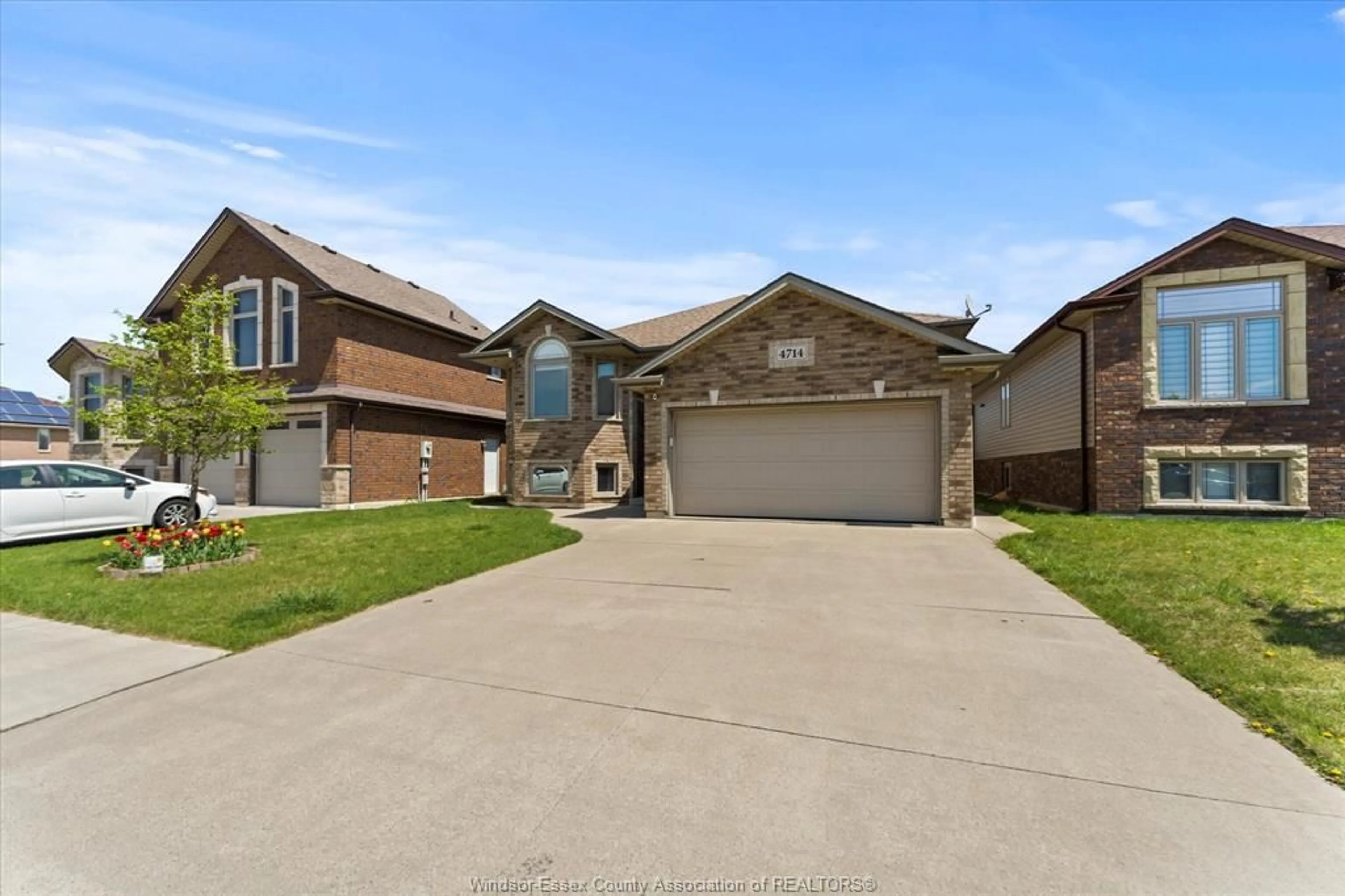 Home with brick exterior material, street for 4714 PERIWINKLE Cres, Windsor Ontario N9G 3G5