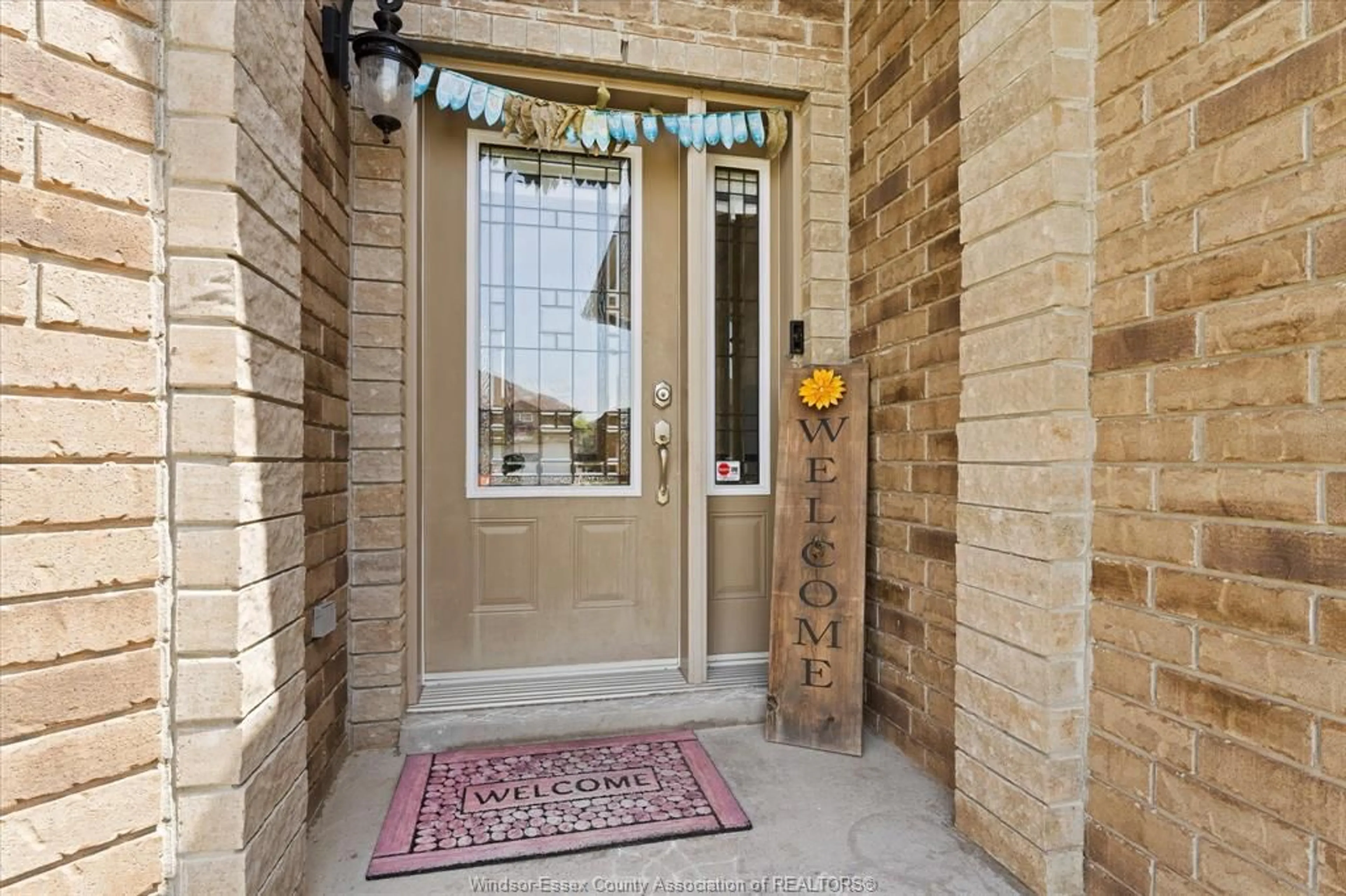 Indoor entryway for 4714 PERIWINKLE Cres, Windsor Ontario N9G 3G5