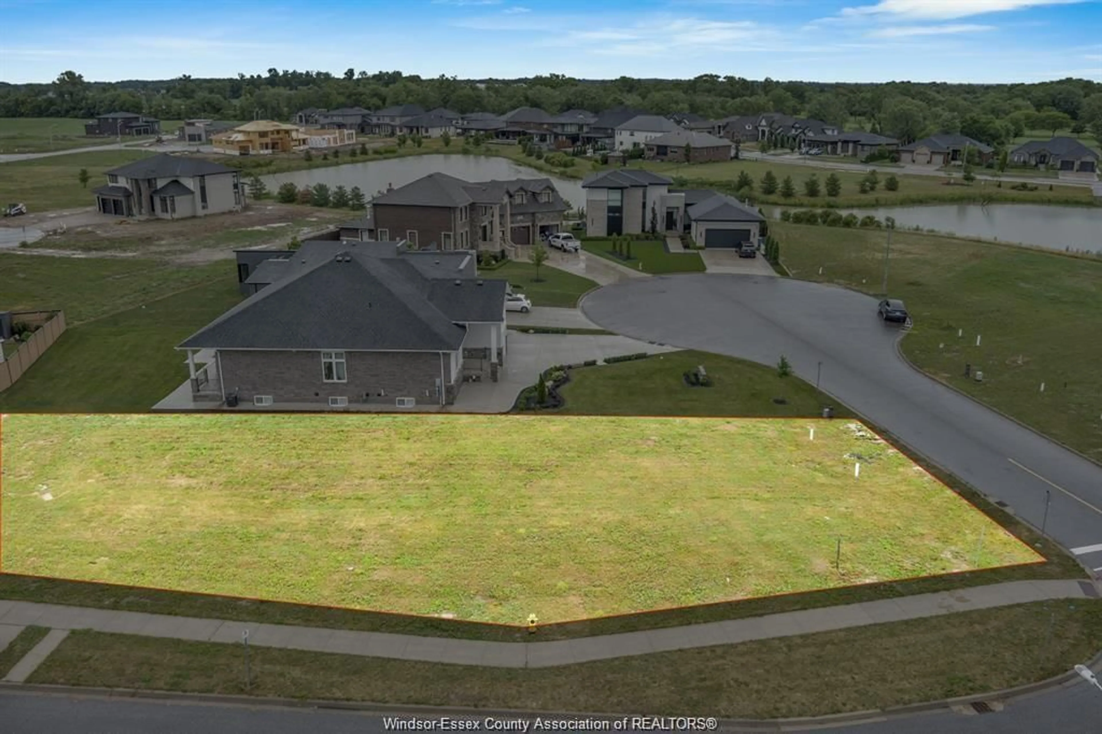 A pic from outside/outdoor area/front of a property/back of a property/a pic from drone, unknown for 1 ST. ANDREWS Crt, Leamington Ontario N8H 0C8