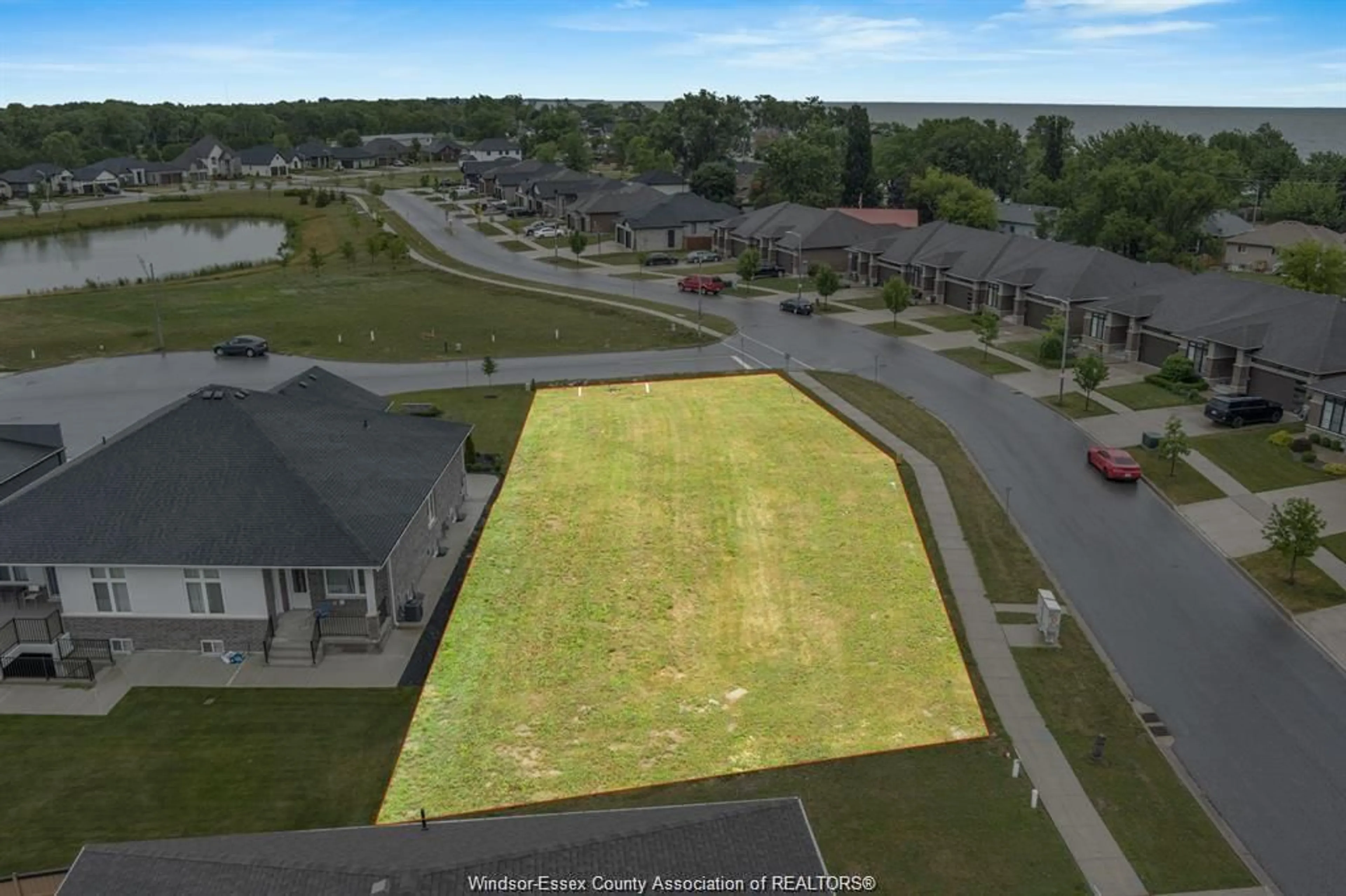 A pic from outside/outdoor area/front of a property/back of a property/a pic from drone, unknown for 1 ST. ANDREWS Crt, Leamington Ontario N8H 0C8