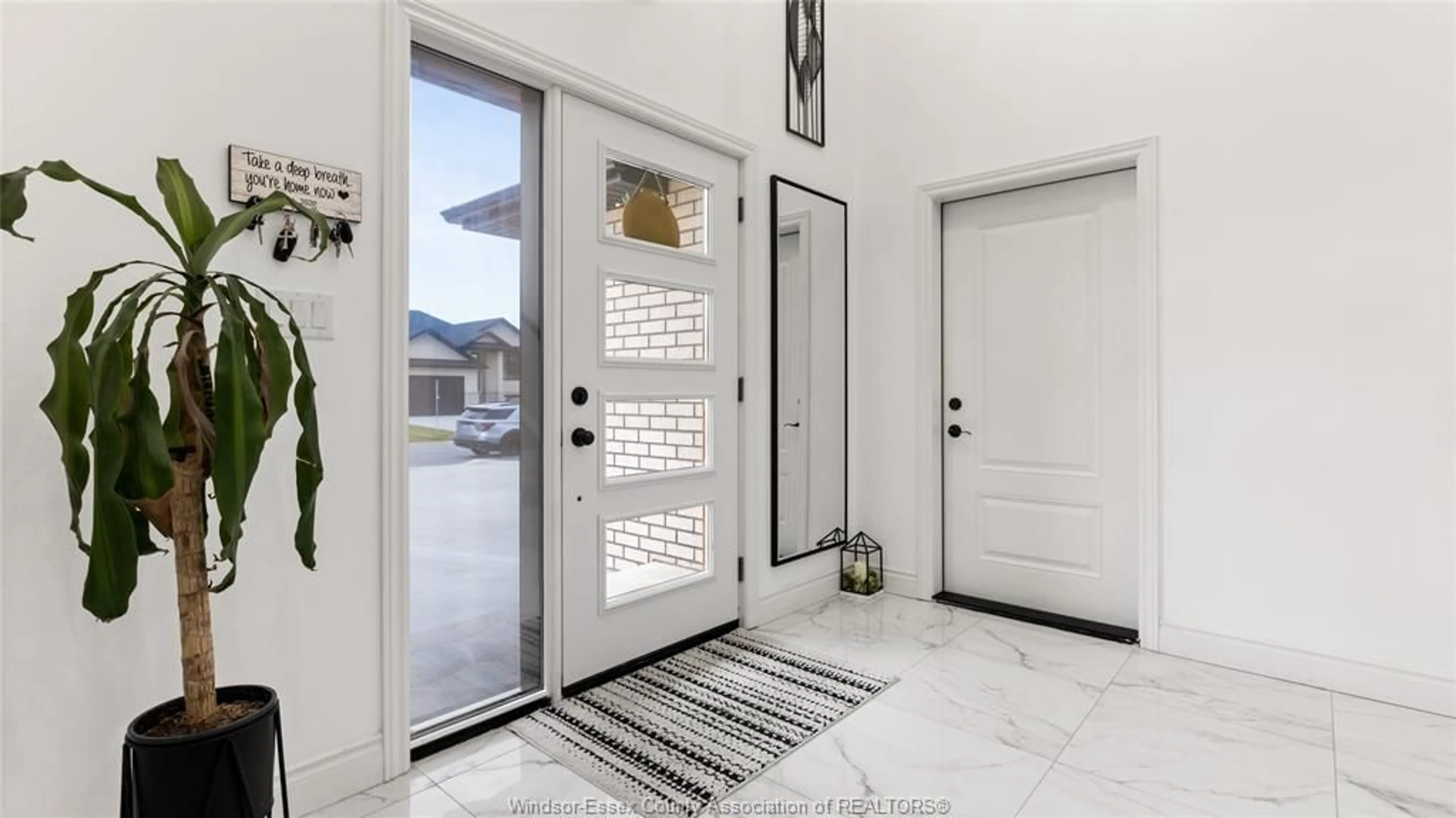 Indoor entryway for 303 Morin Rd, Amherstburg Ontario N9G 0V8
