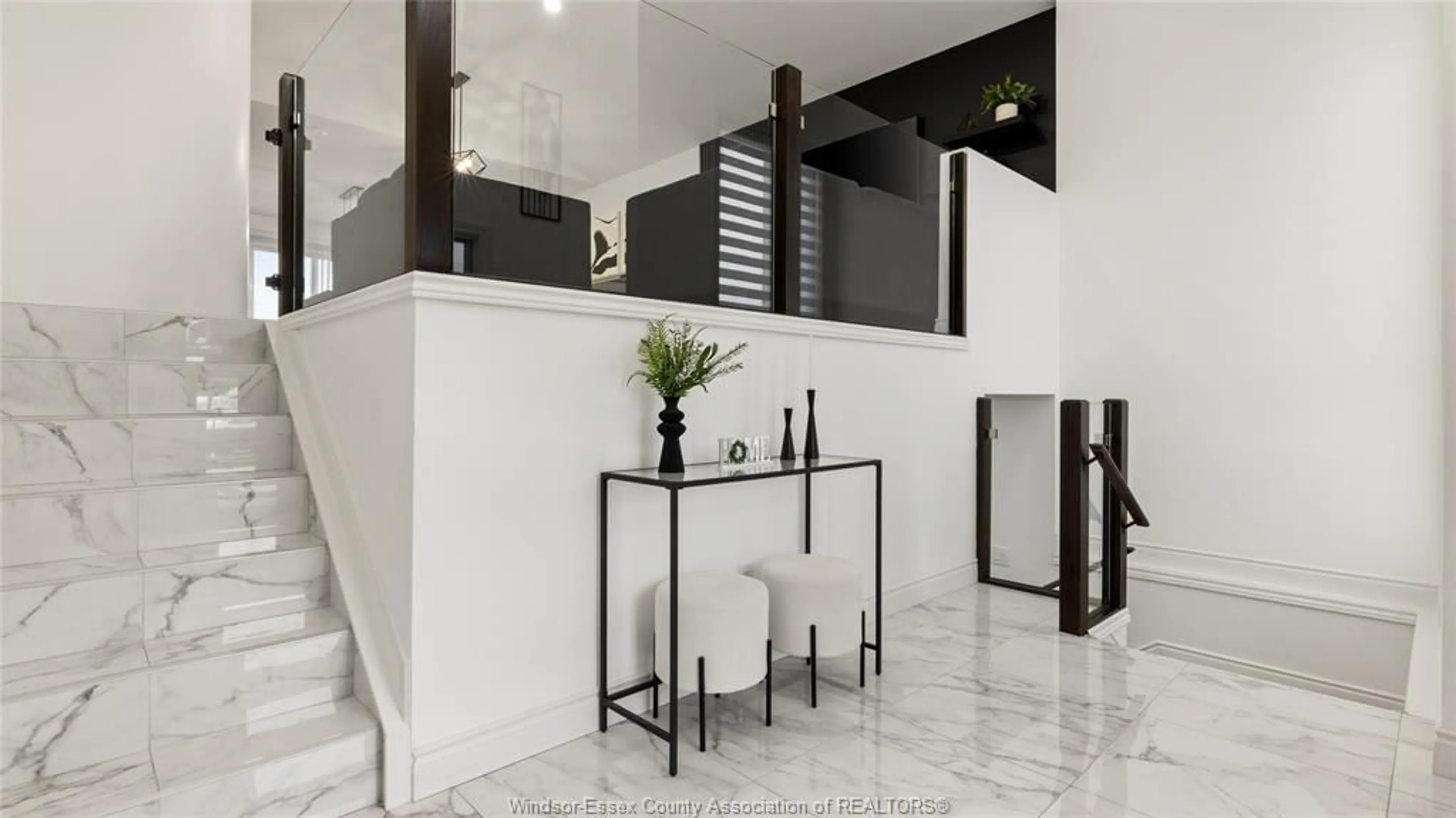 Indoor foyer for 303 Morin Rd, Amherstburg Ontario N9G 0V8
