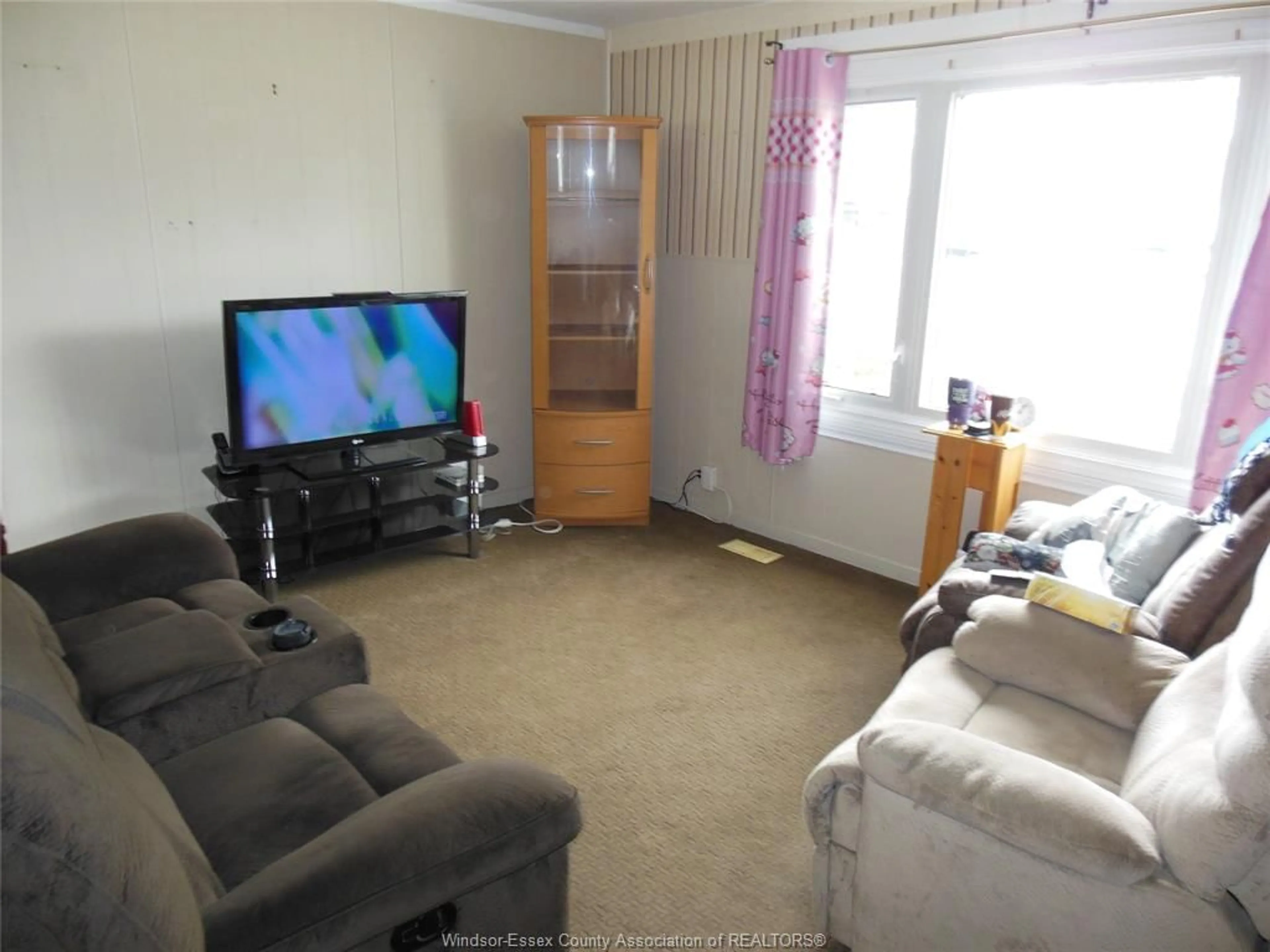 A pic of a room for 2287 GROVE, Windsor Ontario N9B 1R1