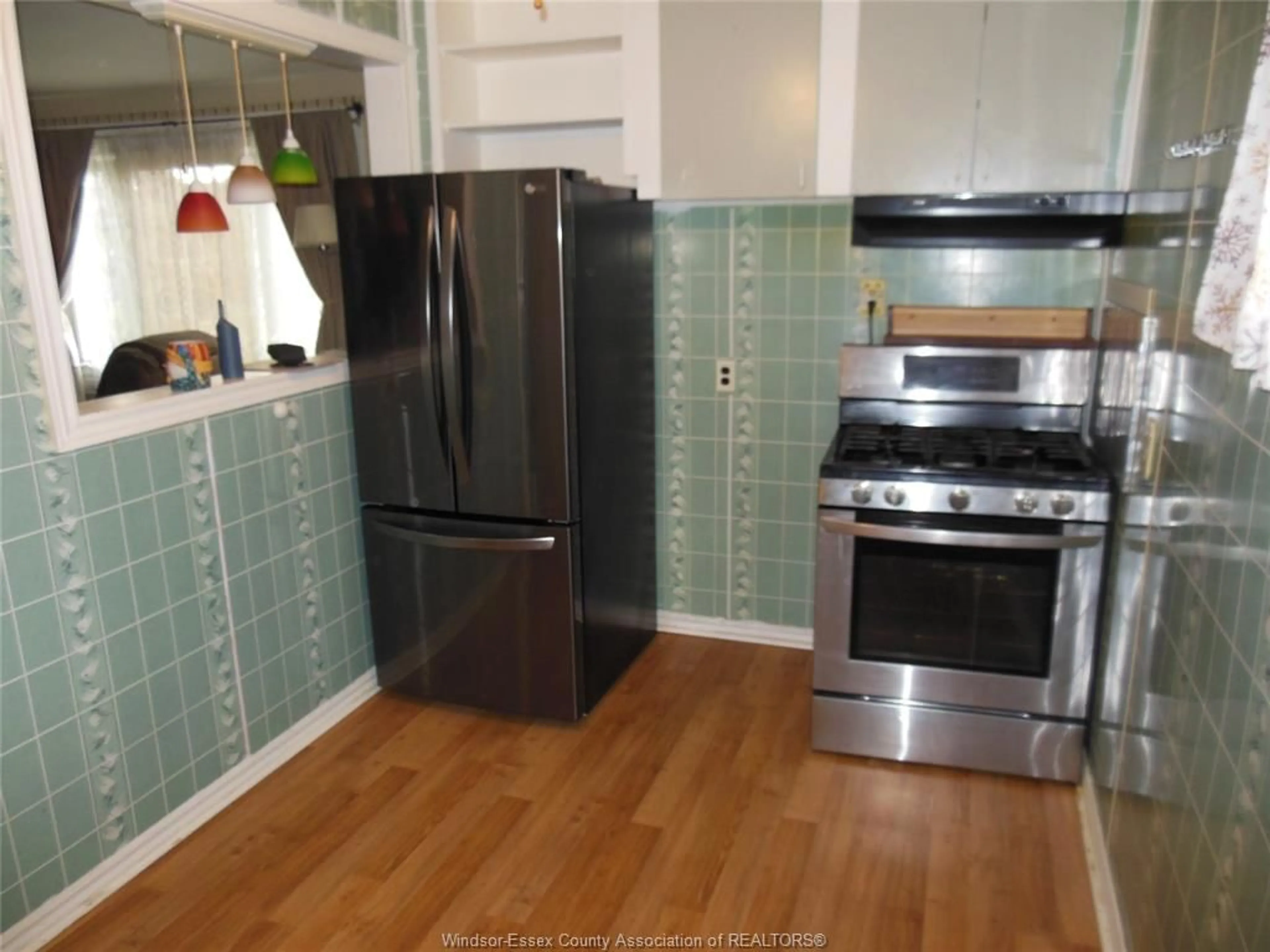 Standard kitchen, ceramic/tile floor for 2287 GROVE, Windsor Ontario N9B 1R1