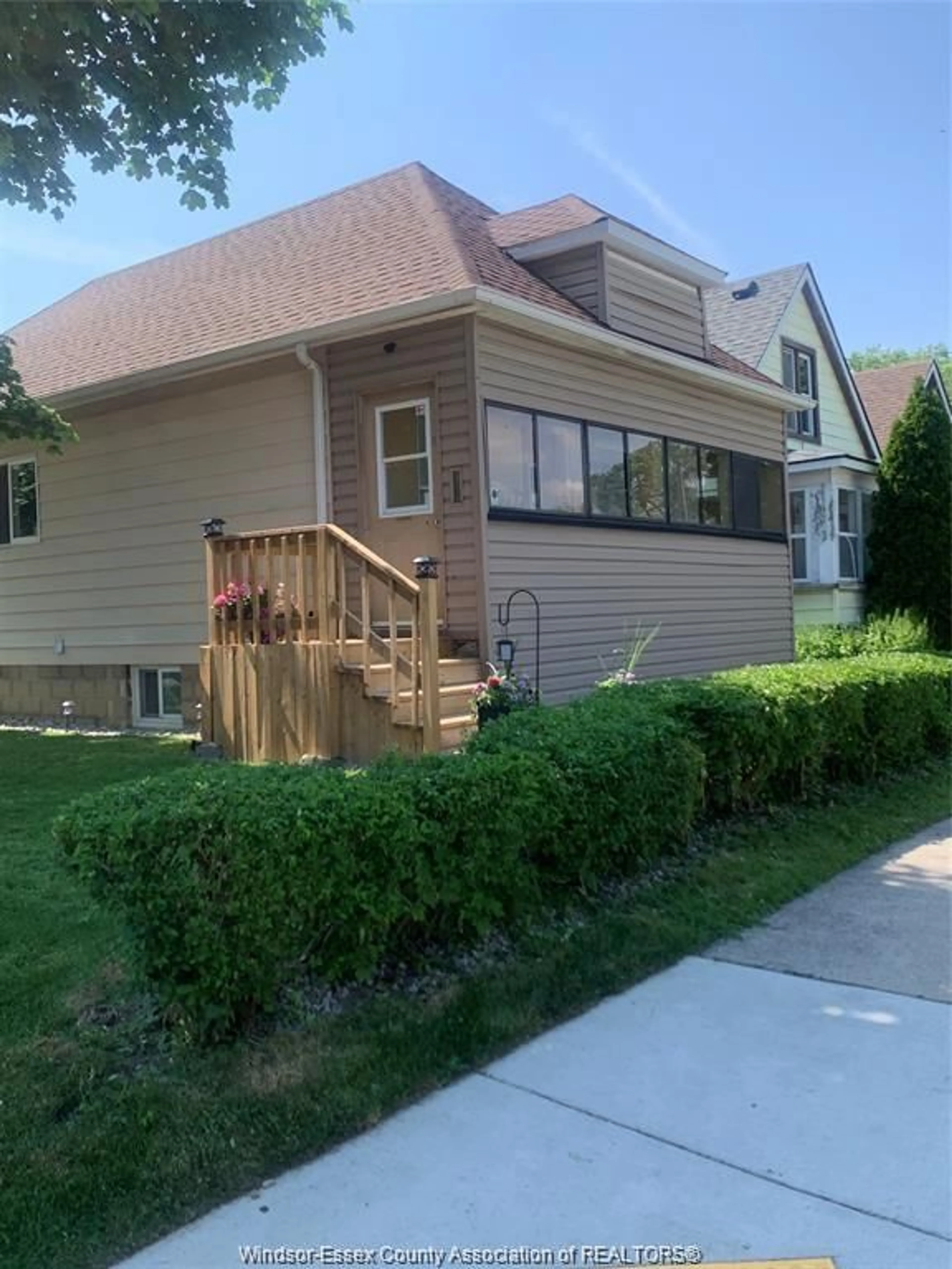 Home with vinyl exterior material, street for 797 BRIDGE Ave, Windsor Ontario N9B 2M5