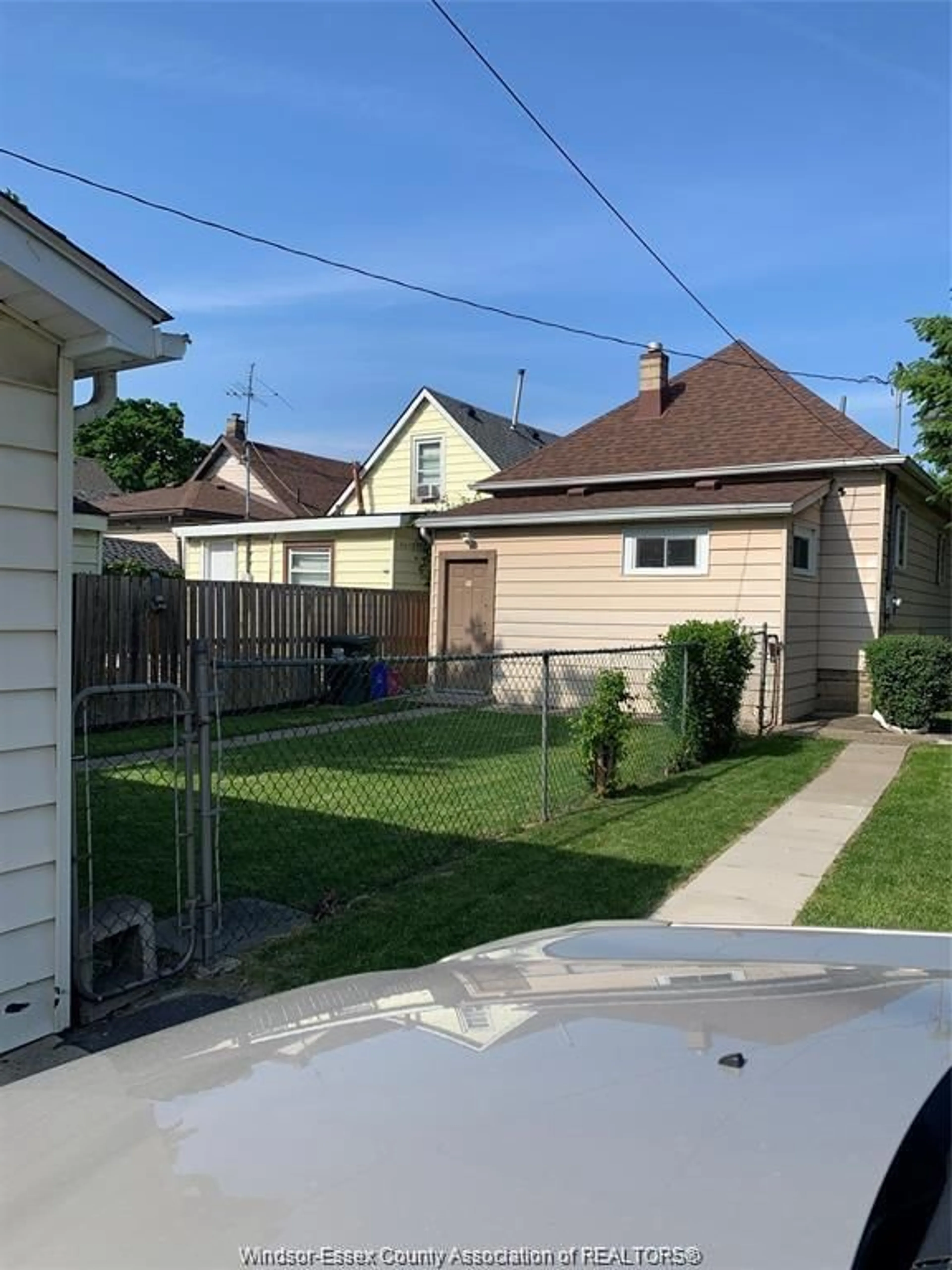 A pic from outside/outdoor area/front of a property/back of a property/a pic from drone, street for 797 BRIDGE Ave, Windsor Ontario N9B 2M5