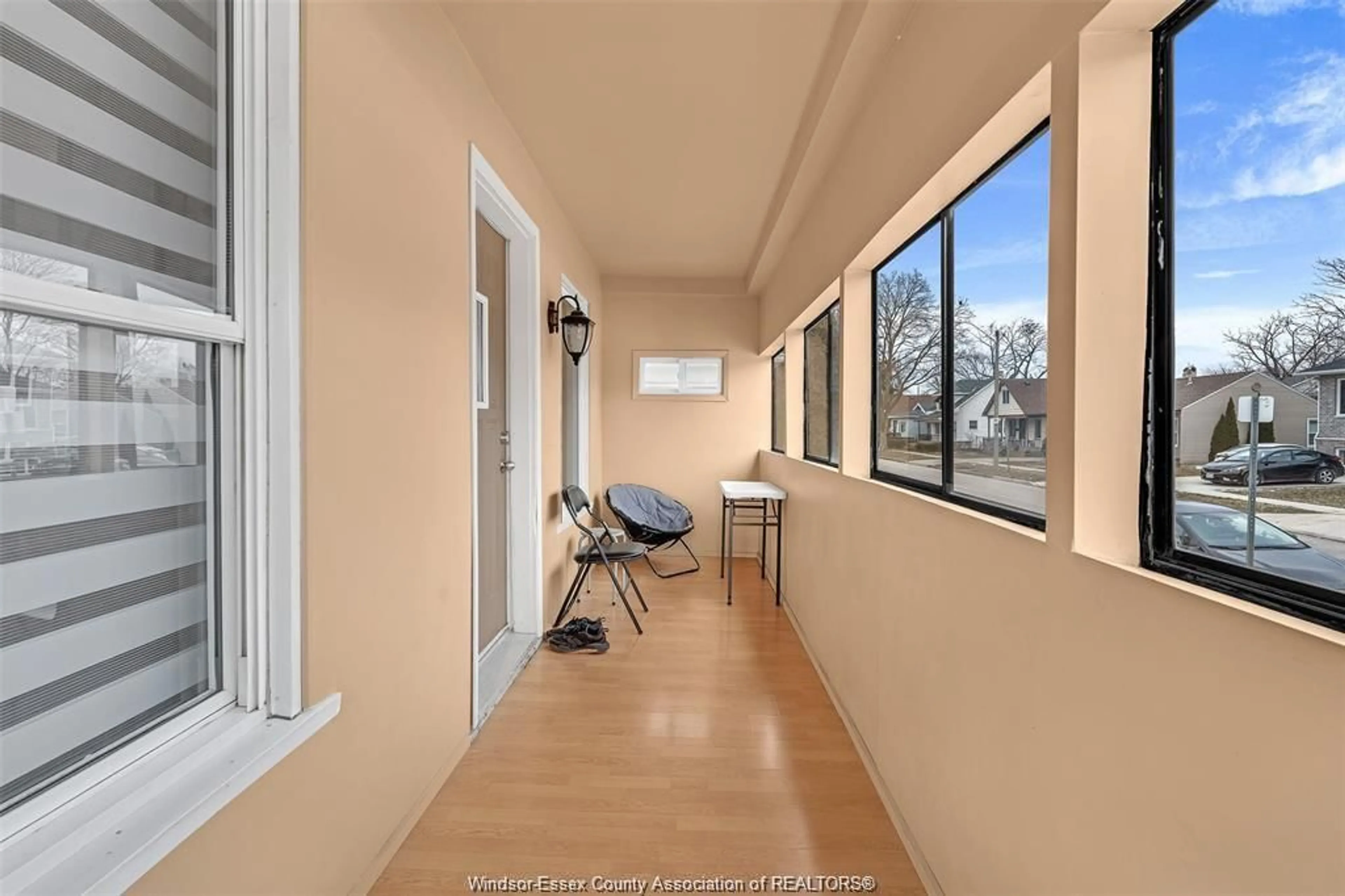 Indoor foyer for 797 BRIDGE Ave, Windsor Ontario N9B 2M5