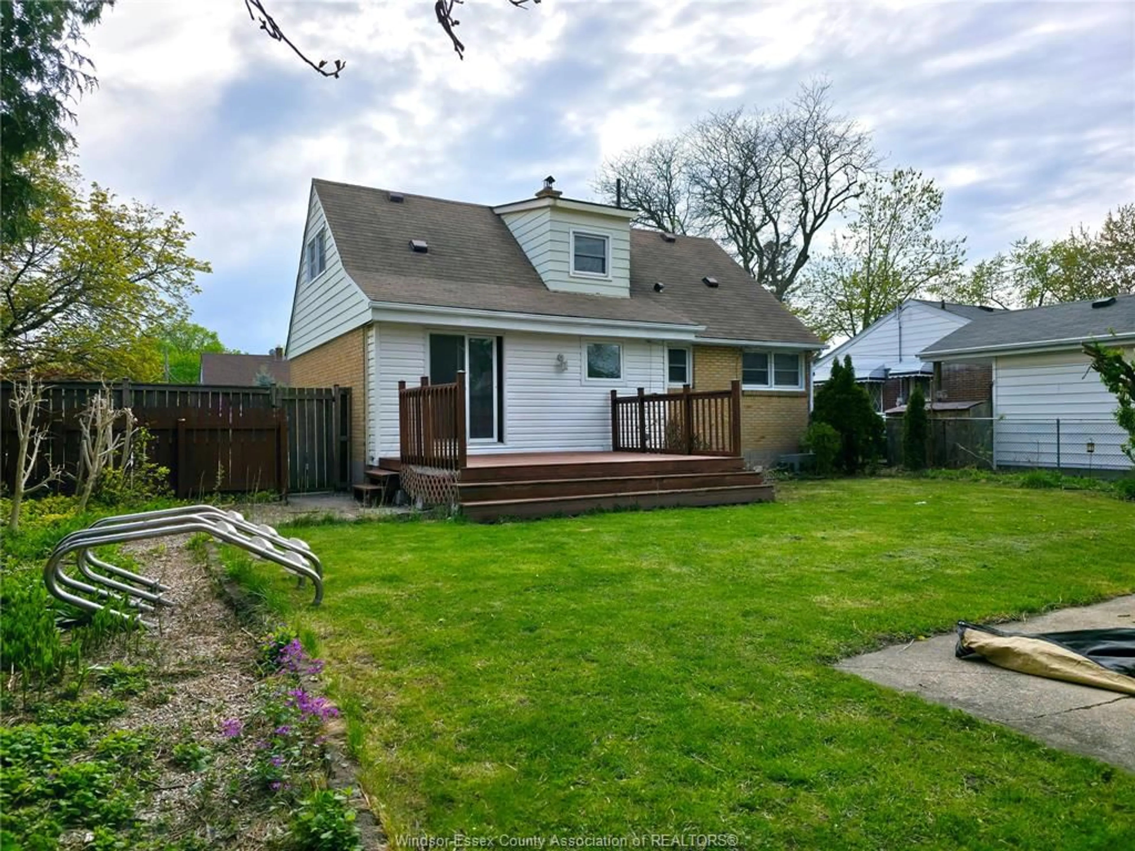 A pic from outside/outdoor area/front of a property/back of a property/a pic from drone, street for 3672 MORRIS Dr, Windsor Ontario N9E 2K7