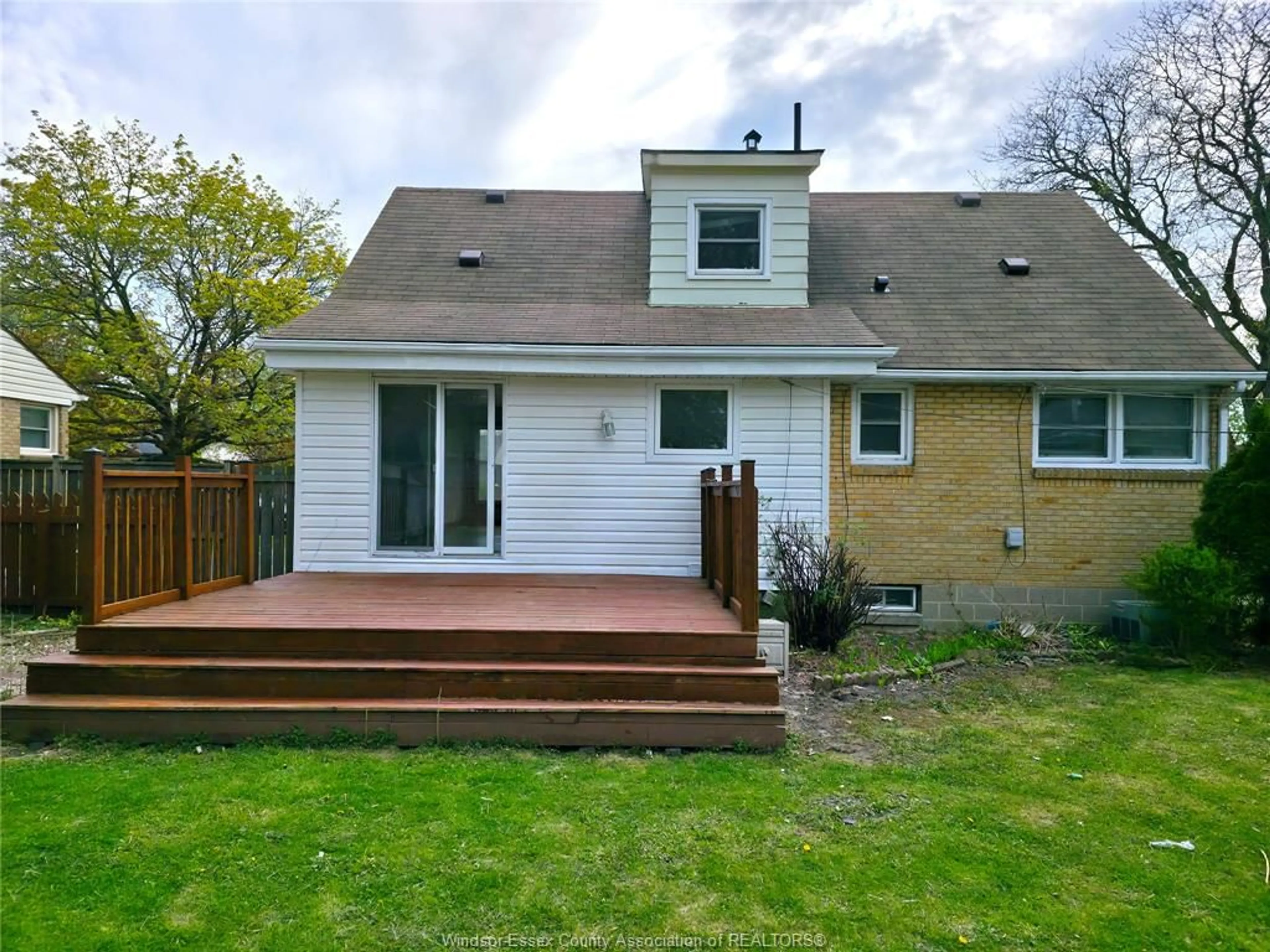 Home with vinyl exterior material, street for 3672 MORRIS Dr, Windsor Ontario N9E 2K7