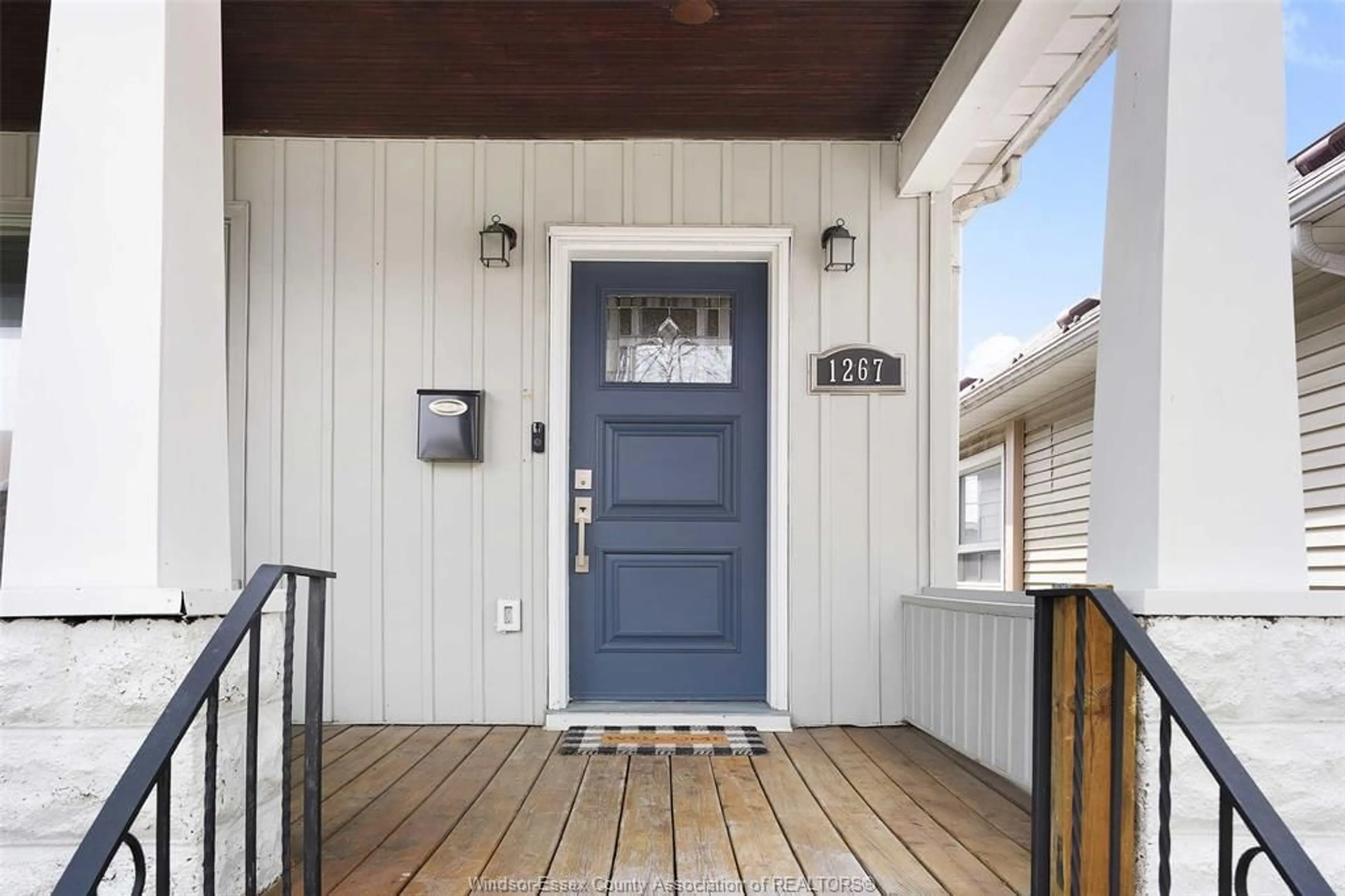 Indoor entryway for 1267 LINCOLN, Windsor Ontario N8Y 2H9