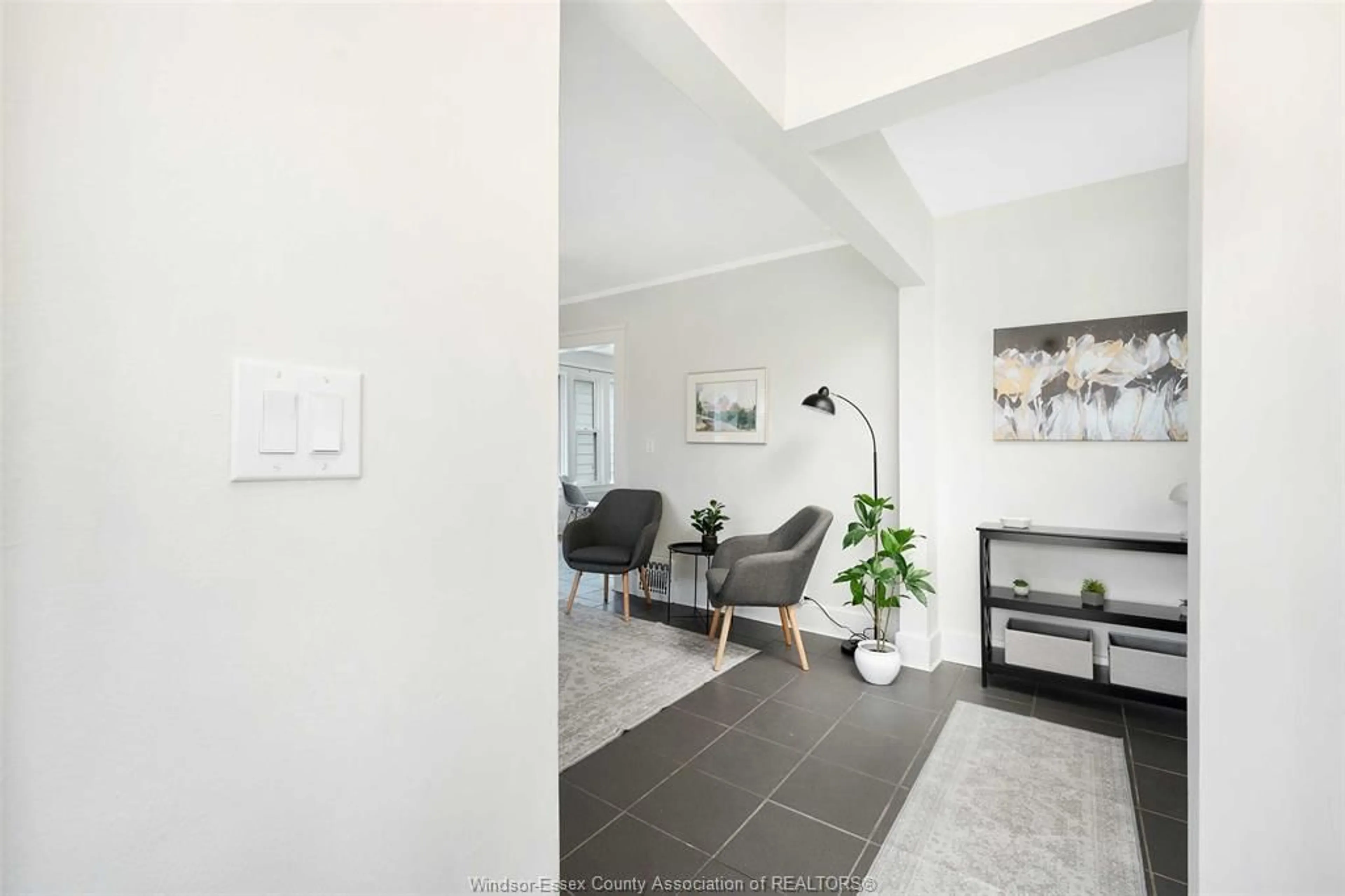 Indoor entryway for 1267 LINCOLN, Windsor Ontario N8Y 2H9