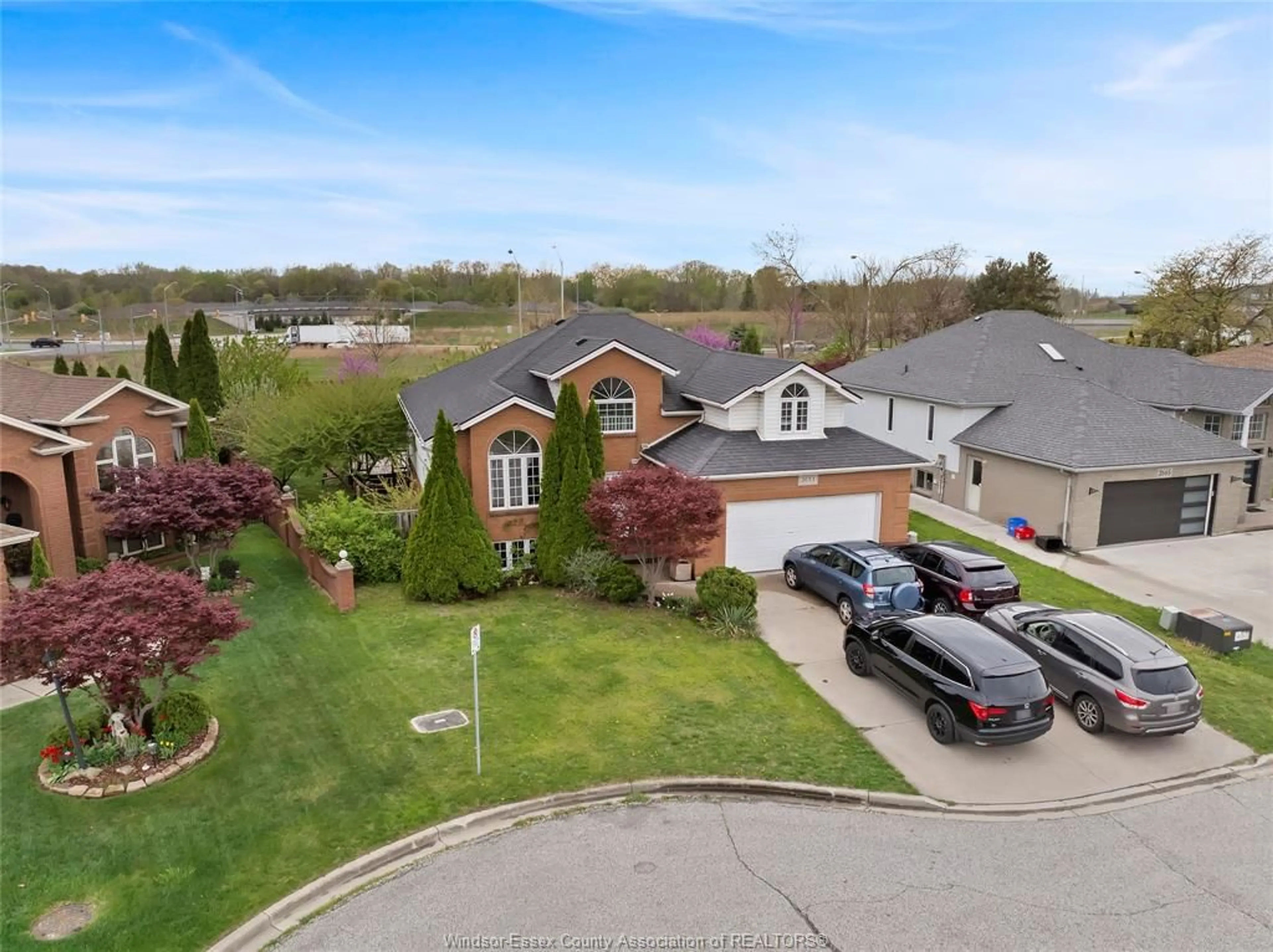 A pic from outside/outdoor area/front of a property/back of a property/a pic from drone, unknown for 2653 PRESTON, Windsor Ontario N9E 4N8