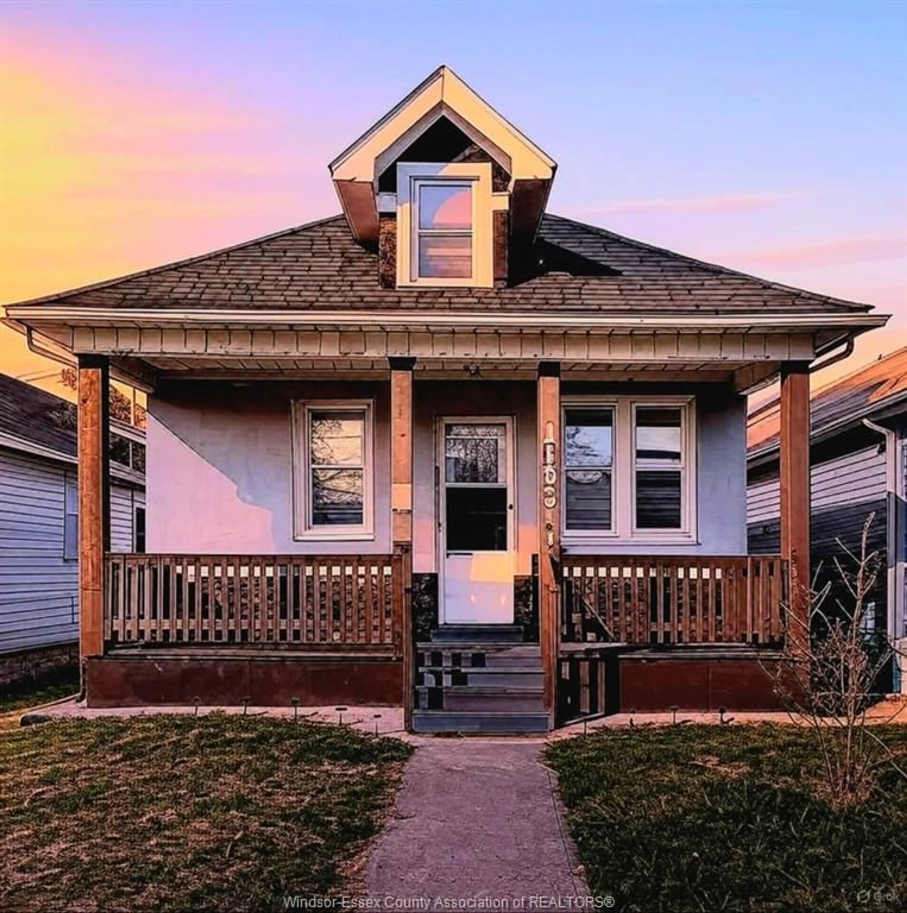 Home with brick exterior material, street for 1553 LILLIAN, Windsor Ontario N8X 4A9