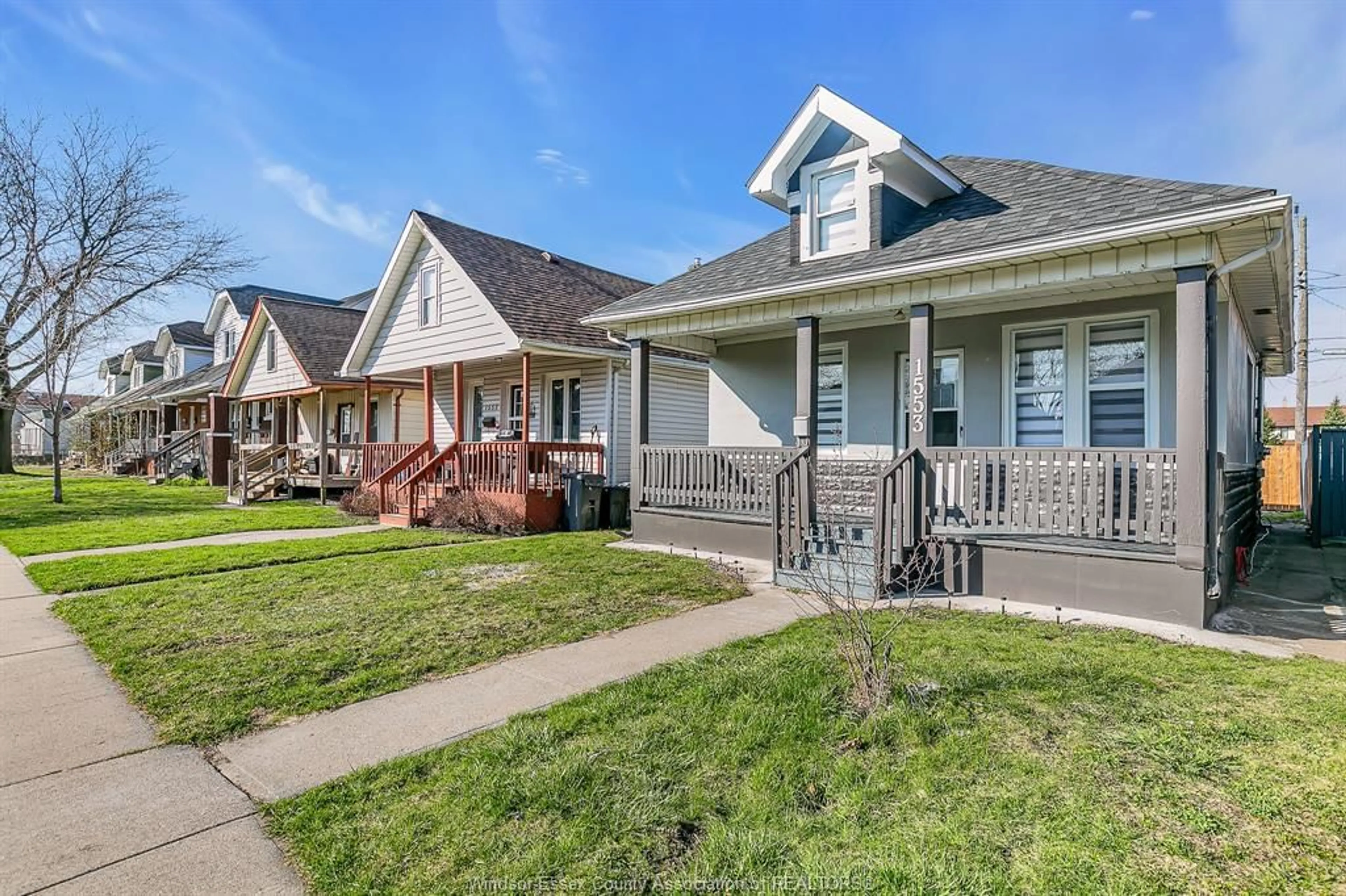 Home with vinyl exterior material, street for 1553 LILLIAN, Windsor Ontario N8X 4A9