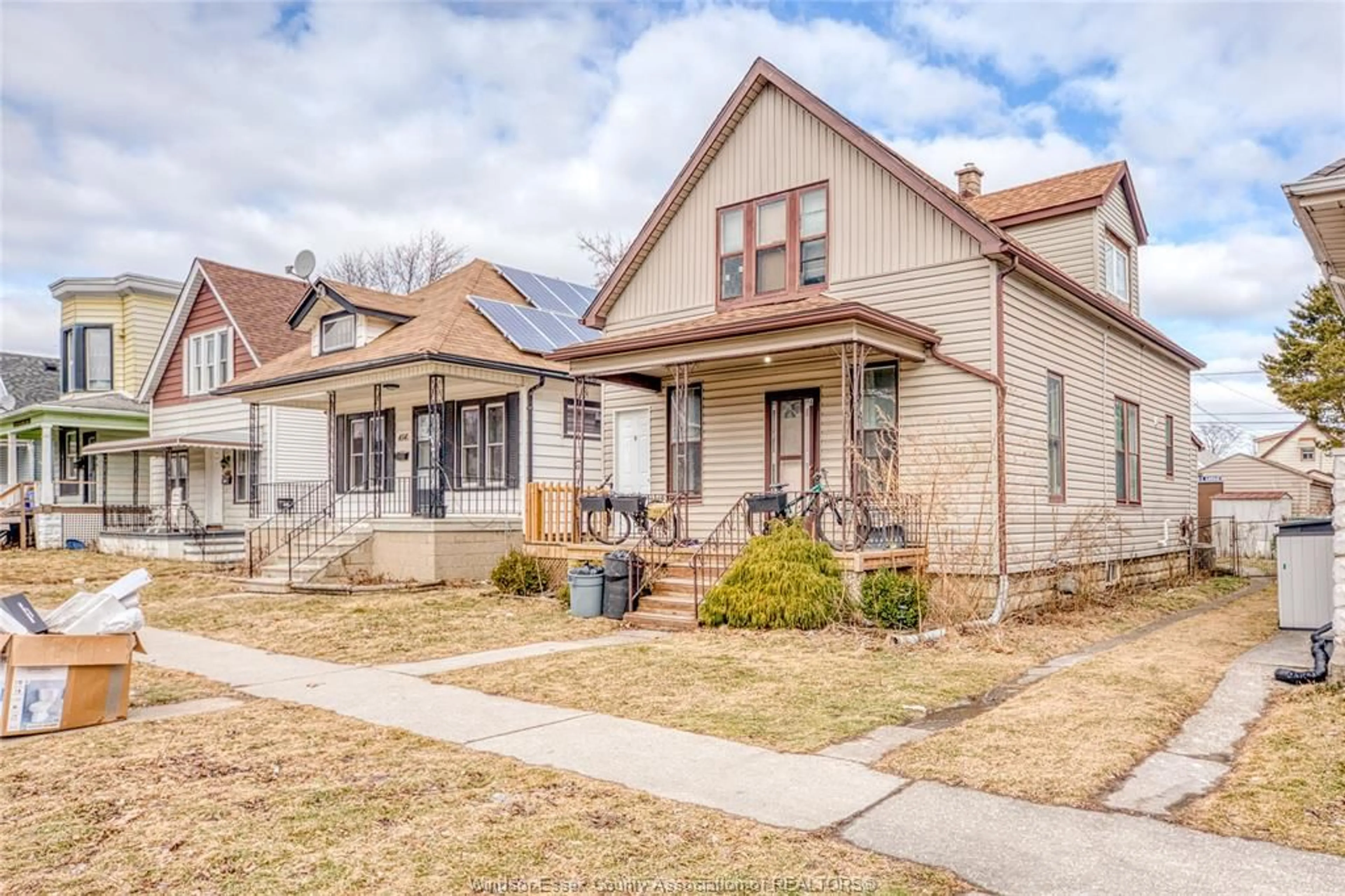 Home with brick exterior material, street for 460 MCEWAN, Windsor Ontario N9B 2E8