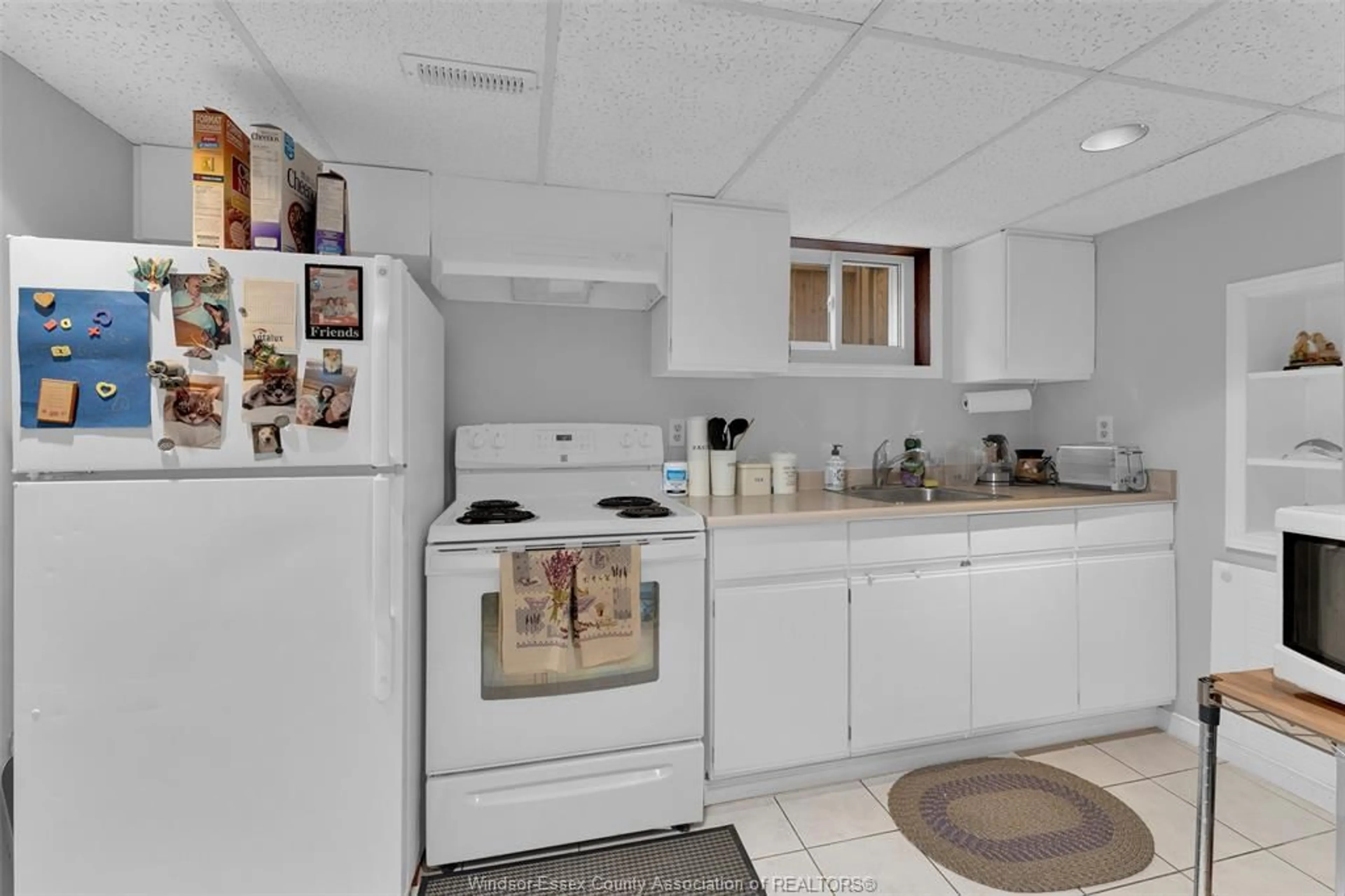 Standard kitchen, ceramic/tile floor for 2426 FRANCOIS Rd, Windsor Ontario N8W 4T4