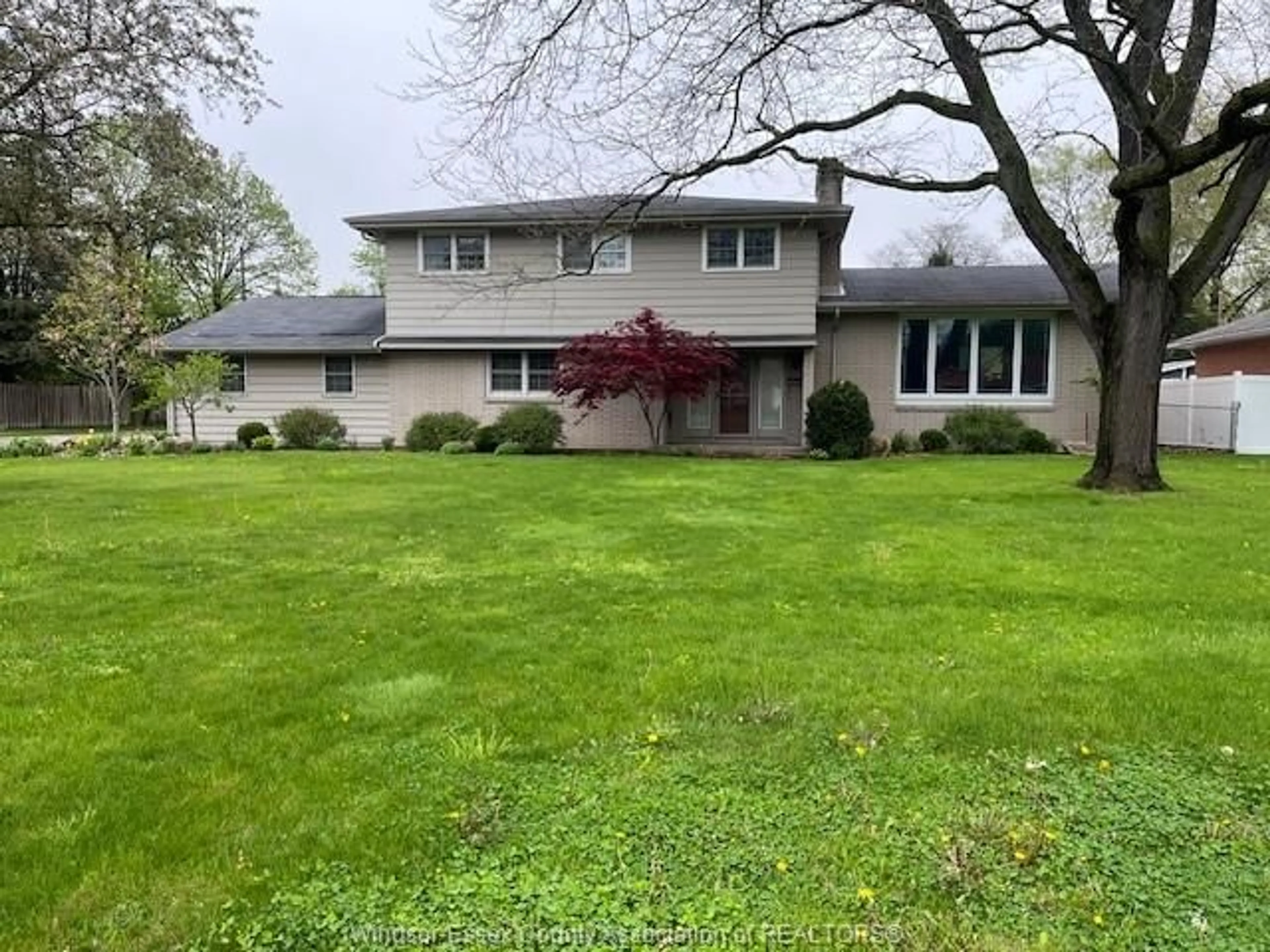A pic from outside/outdoor area/front of a property/back of a property/a pic from drone, unknown for 2706 WESTMINSTER, Windsor Ontario N8T 1X9