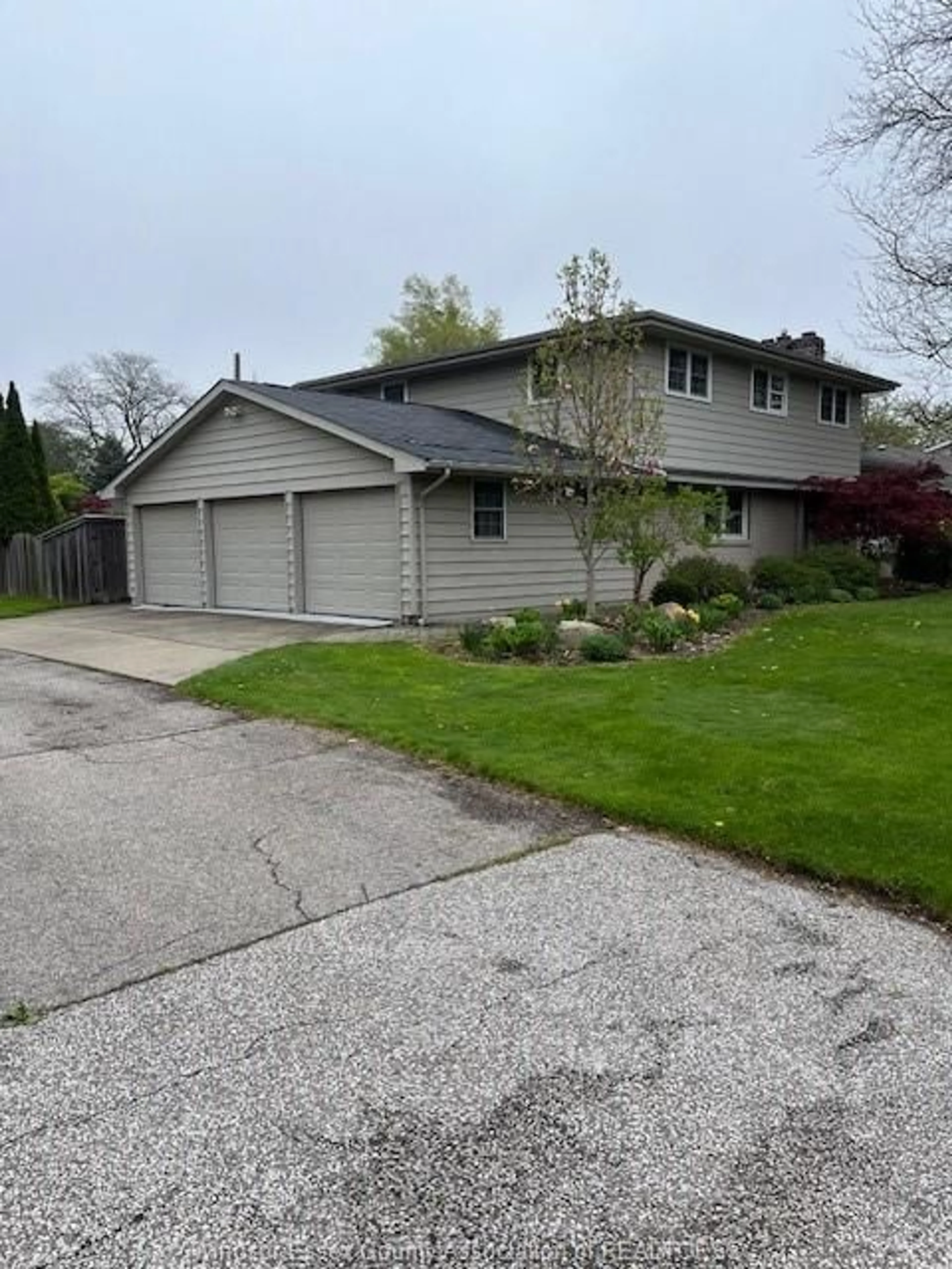 Home with vinyl exterior material, street for 2706 WESTMINSTER, Windsor Ontario N8T 1X9