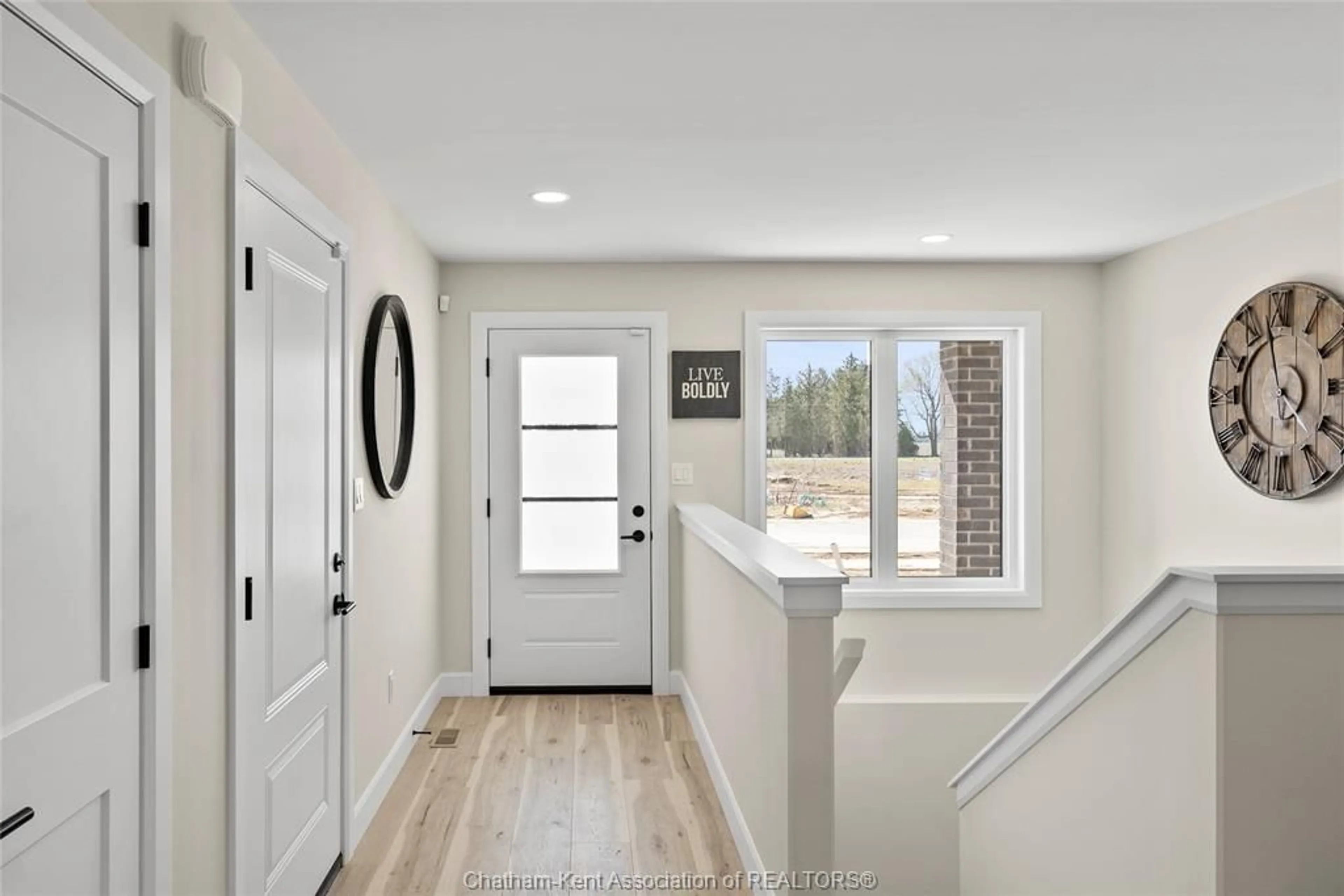 Indoor entryway for 248 IRONWOOD Trail, Chatham Ontario N7M 0V6