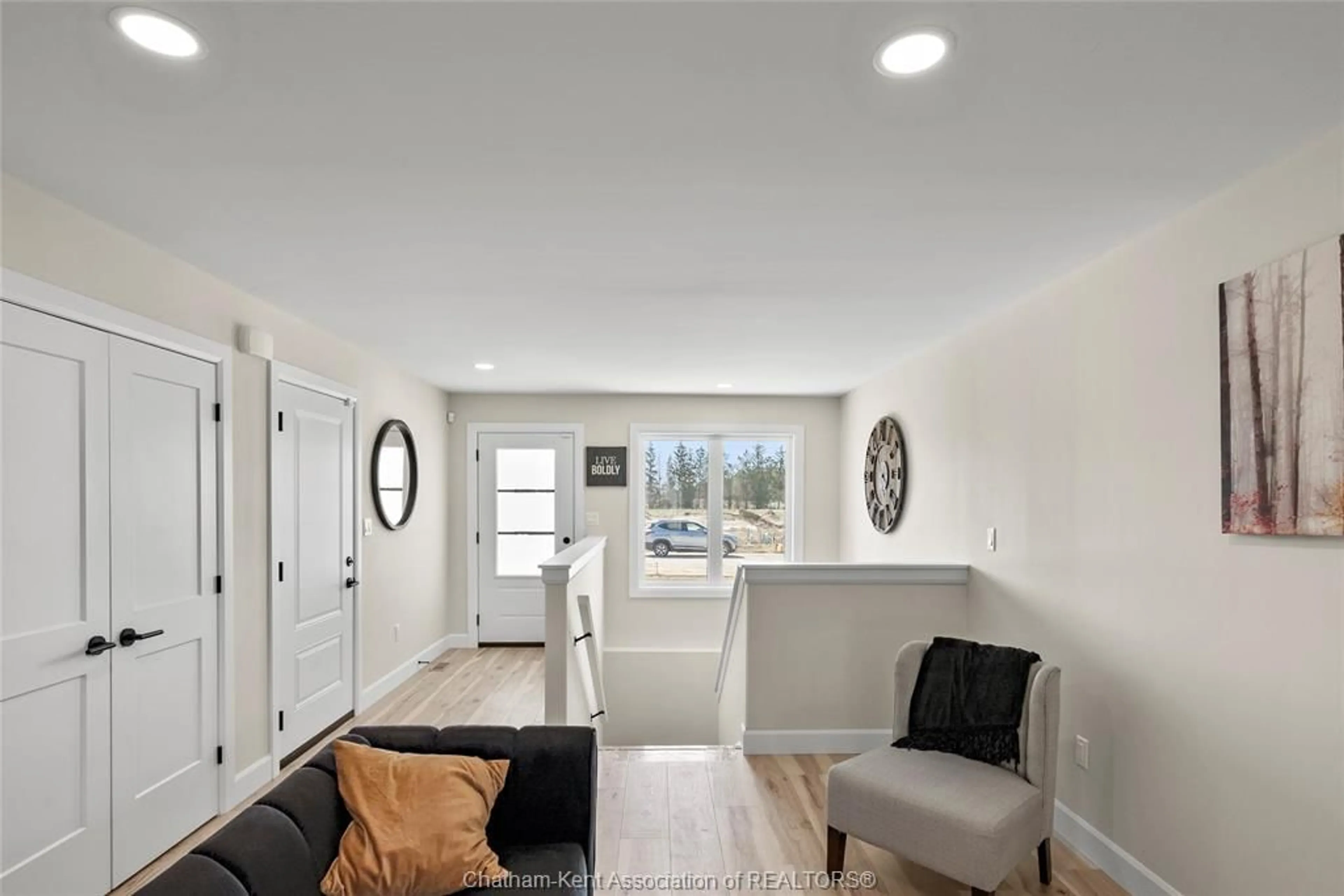 Indoor entryway for 248 IRONWOOD Trail, Chatham Ontario N7M 0V6