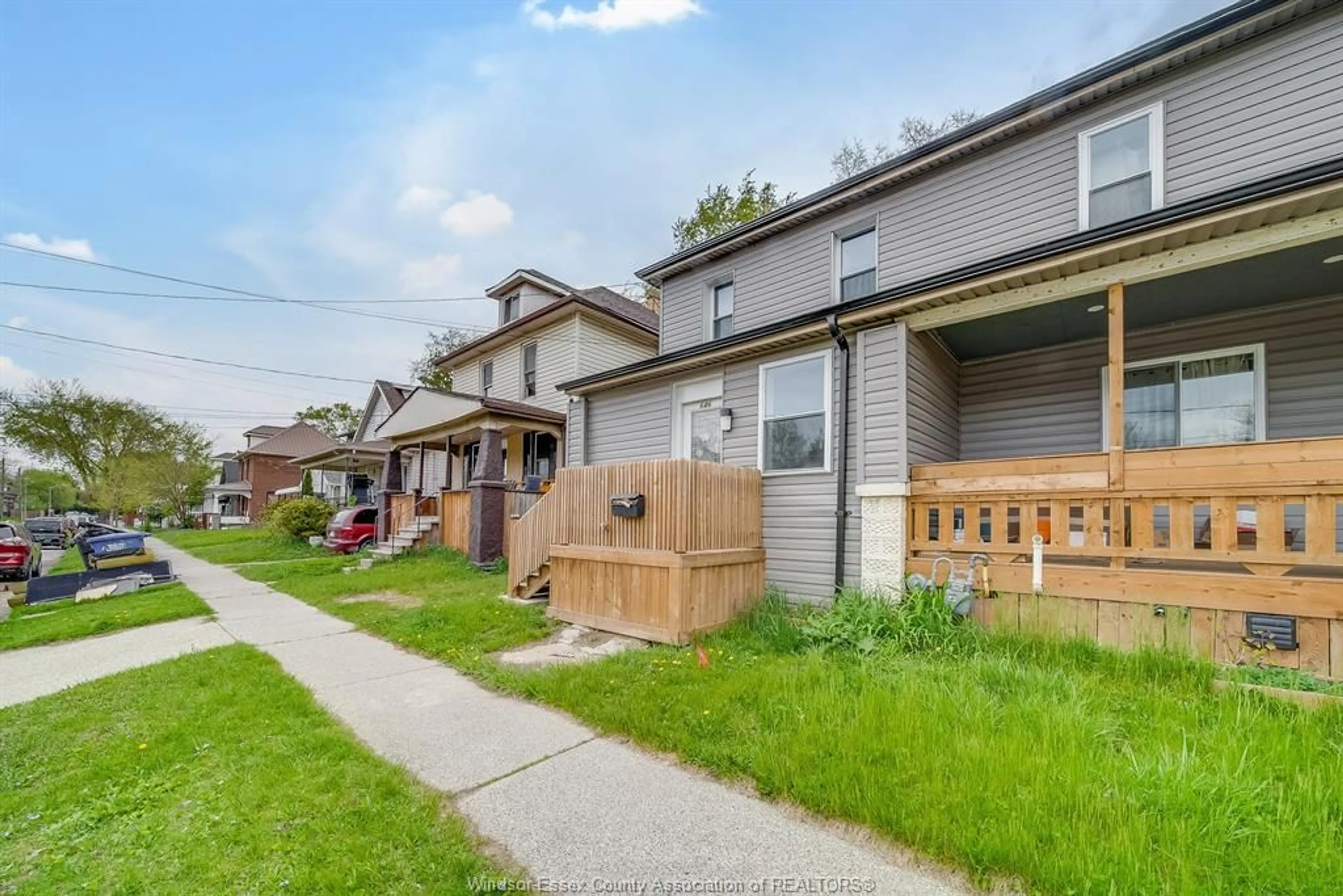 A pic from outside/outdoor area/front of a property/back of a property/a pic from drone, street for 646 TOURNIER St, Windsor Ontario N9C 3H2