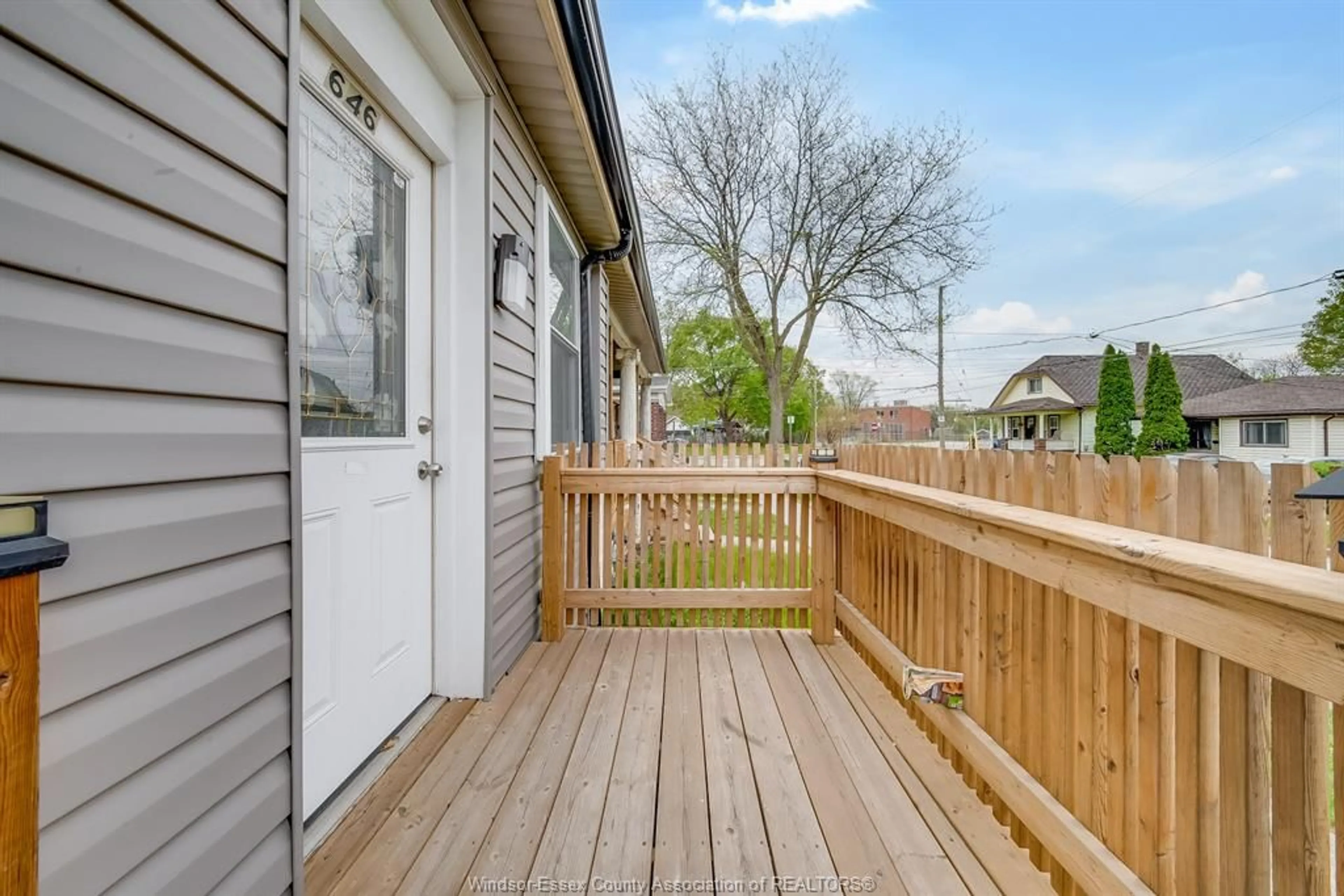 Patio, street for 646 TOURNIER St, Windsor Ontario N9C 3H2